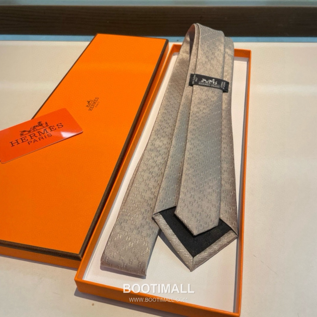 Hermes H Grid Tie Silk Twill Black 에르메스 H 격자 넥타이 실크 트윌 블랙 3