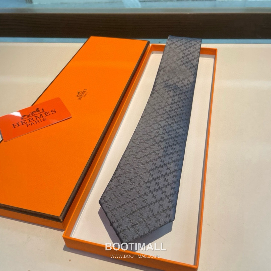 Hermes H Grid Tie Silk Twill Black 에르메스 H 격자 넥타이 실크 트윌 블랙 2