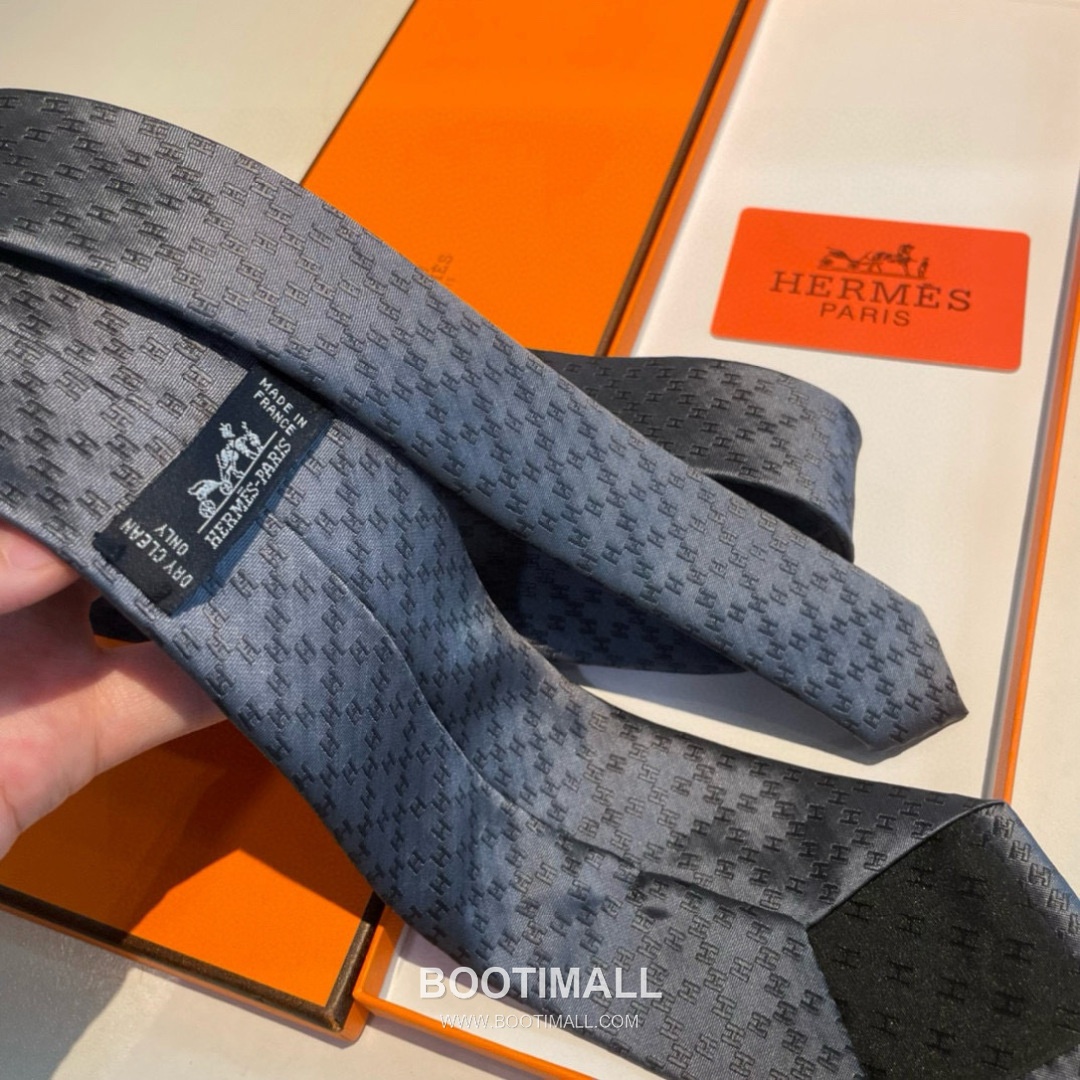 Hermes H Grid Tie Silk Twill Black 에르메스 H 격자 넥타이 실크 트윌 블랙 5