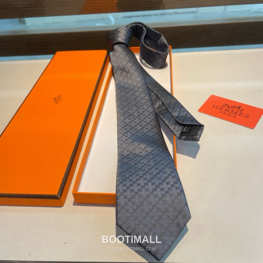 Hermes H Grid Tie Silk Twill Black 에르메스 H 격자 넥타이 실크 트윌 블랙 7