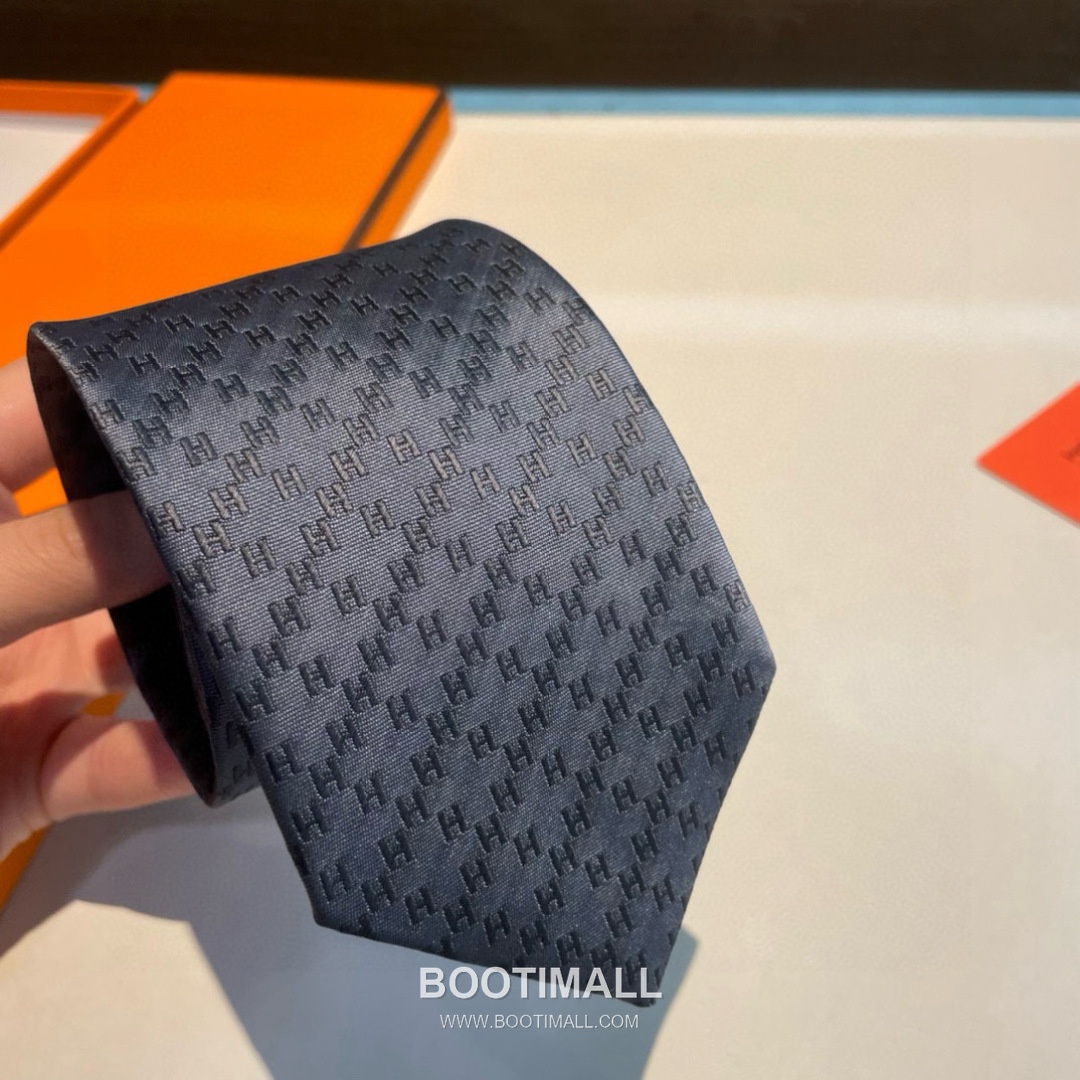 Hermes H Grid Tie Silk Twill Black 에르메스 H 격자 넥타이 실크 트윌 블랙 8