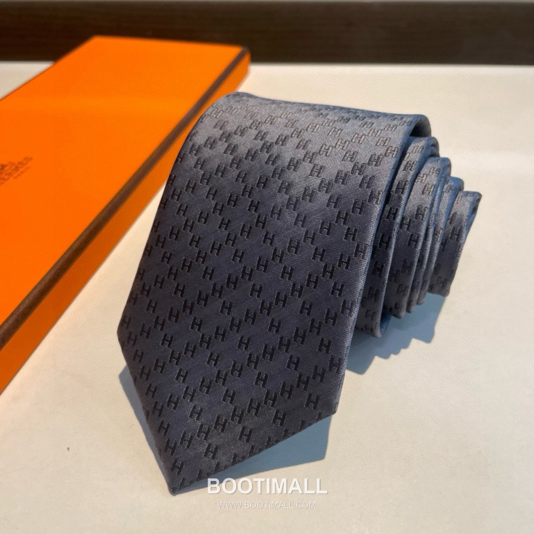 Hermes H Grid Tie Silk Twill Black 에르메스 H 격자 넥타이 실크 트윌 블랙 9