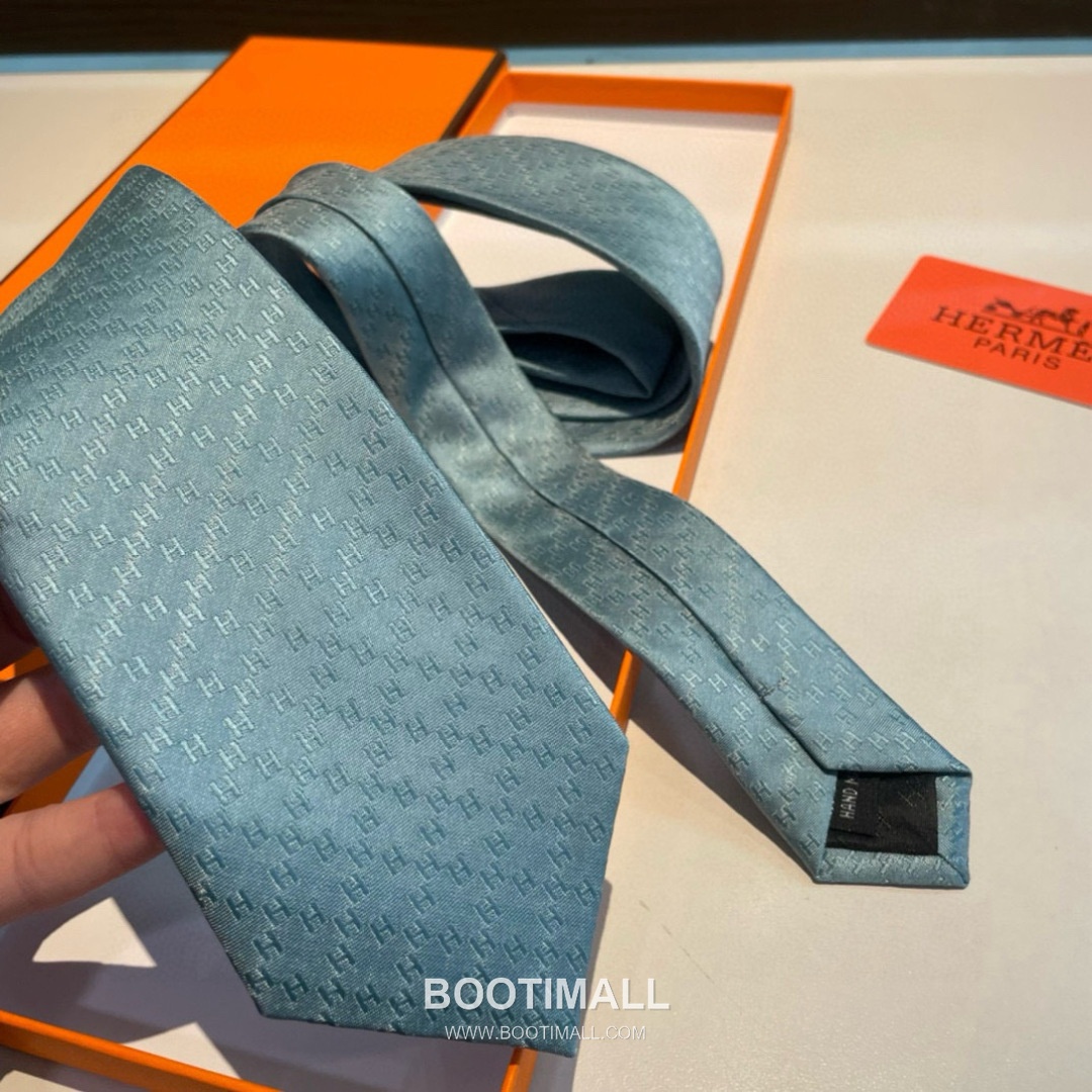 Hermes H Grid Tie Silk Twill Black 에르메스 H 격자 넥타이 실크 트윌 블랙 6