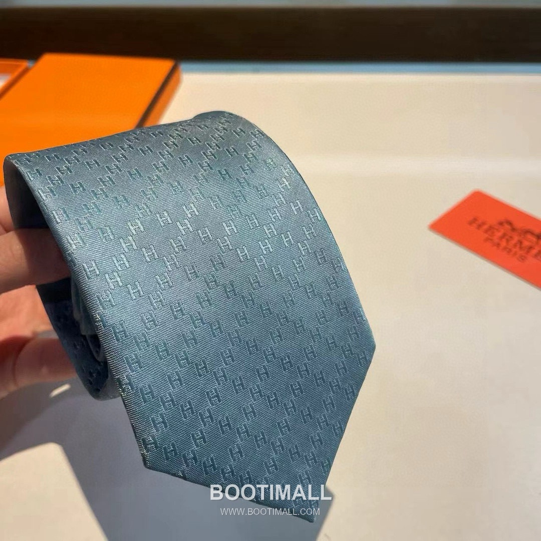 Hermes H Grid Tie Silk Twill Black 에르메스 H 격자 넥타이 실크 트윌 블랙 10