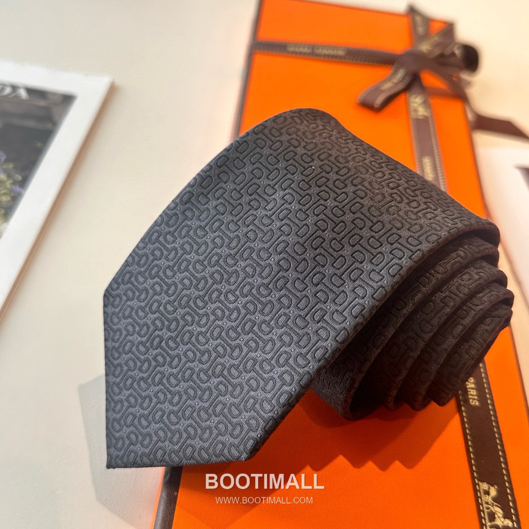 Hermes Men's Tie Silk Twill Black 에르메스 남성 넥타이 실크 트윌 블랙 6