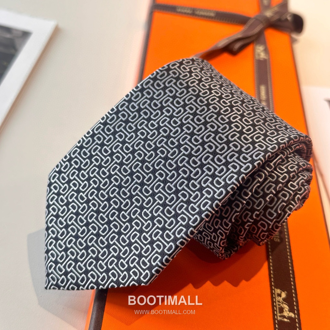 Hermes Men's Tie Silk Twill Black 에르메스 남성 넥타이 실크 트윌 블랙 6