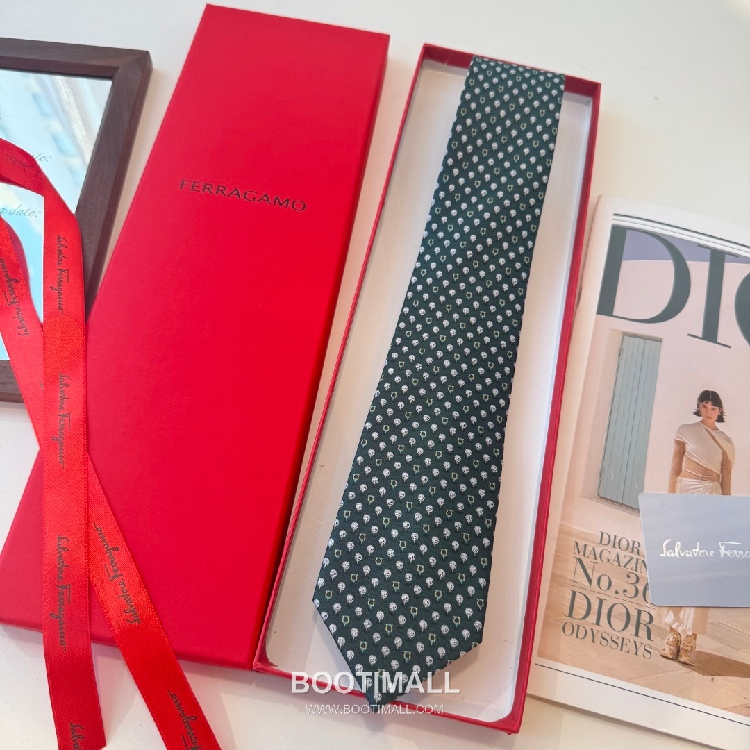 Ferragamo Tie Collection 100% Silk Twill Black 페라가모 타이 컬렉션 실크 트윌 100% 블랙 2