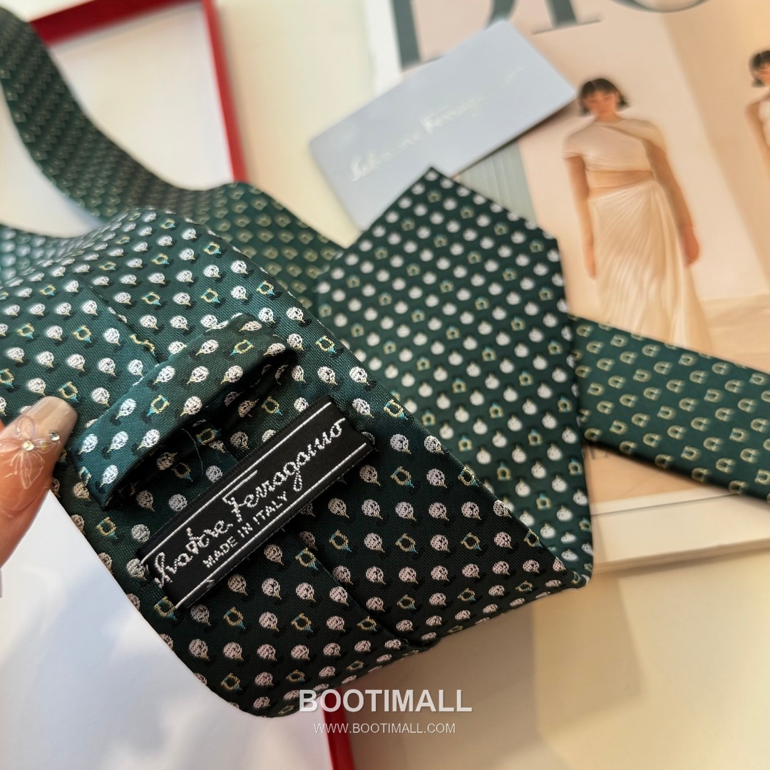 Ferragamo Tie Collection 100% Silk Twill Black 페라가모 타이 컬렉션 실크 트윌 100% 블랙 9