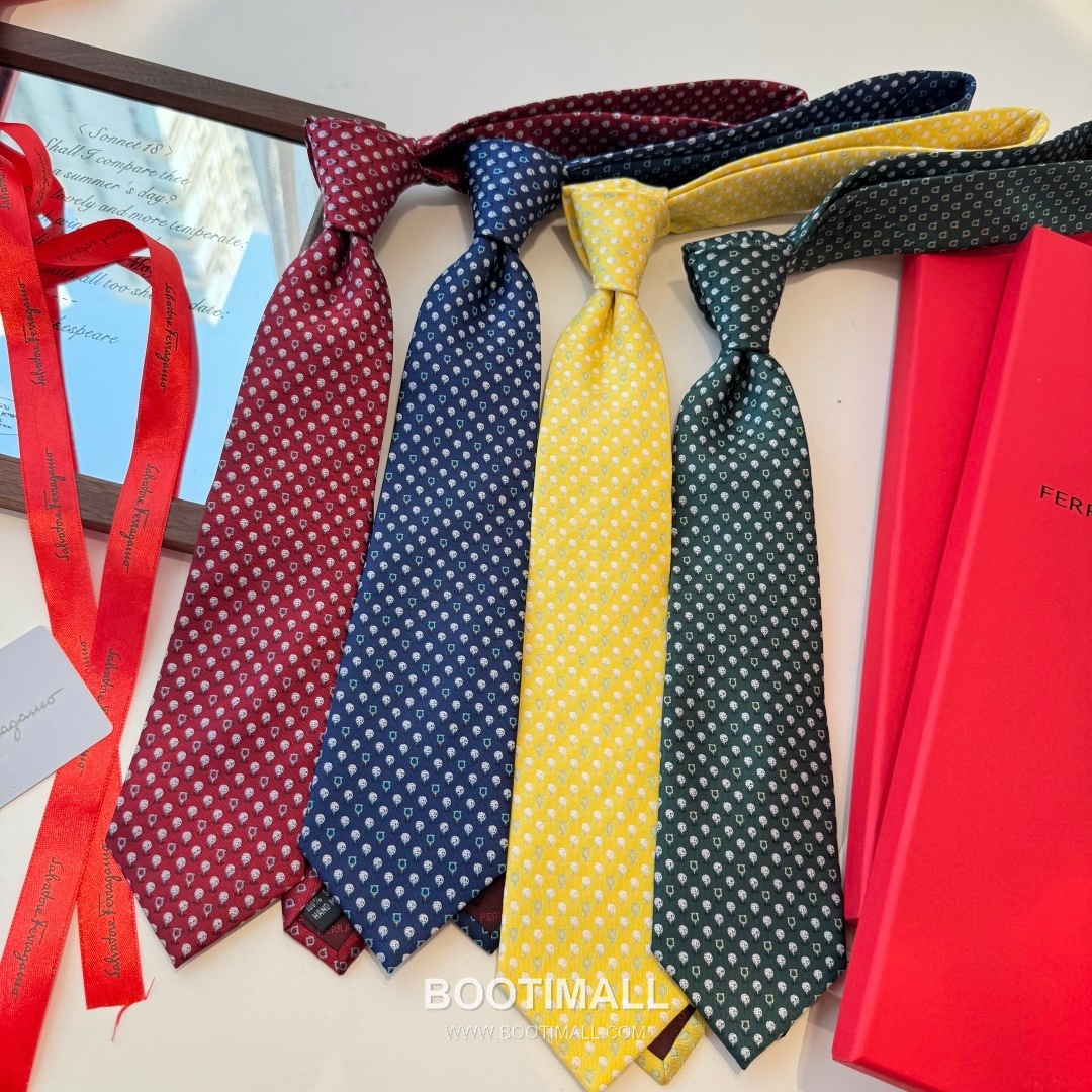 Ferragamo Tie Collection 100% Silk Twill Black 페라가모 타이 컬렉션 실크 트윌 100% 블랙 1