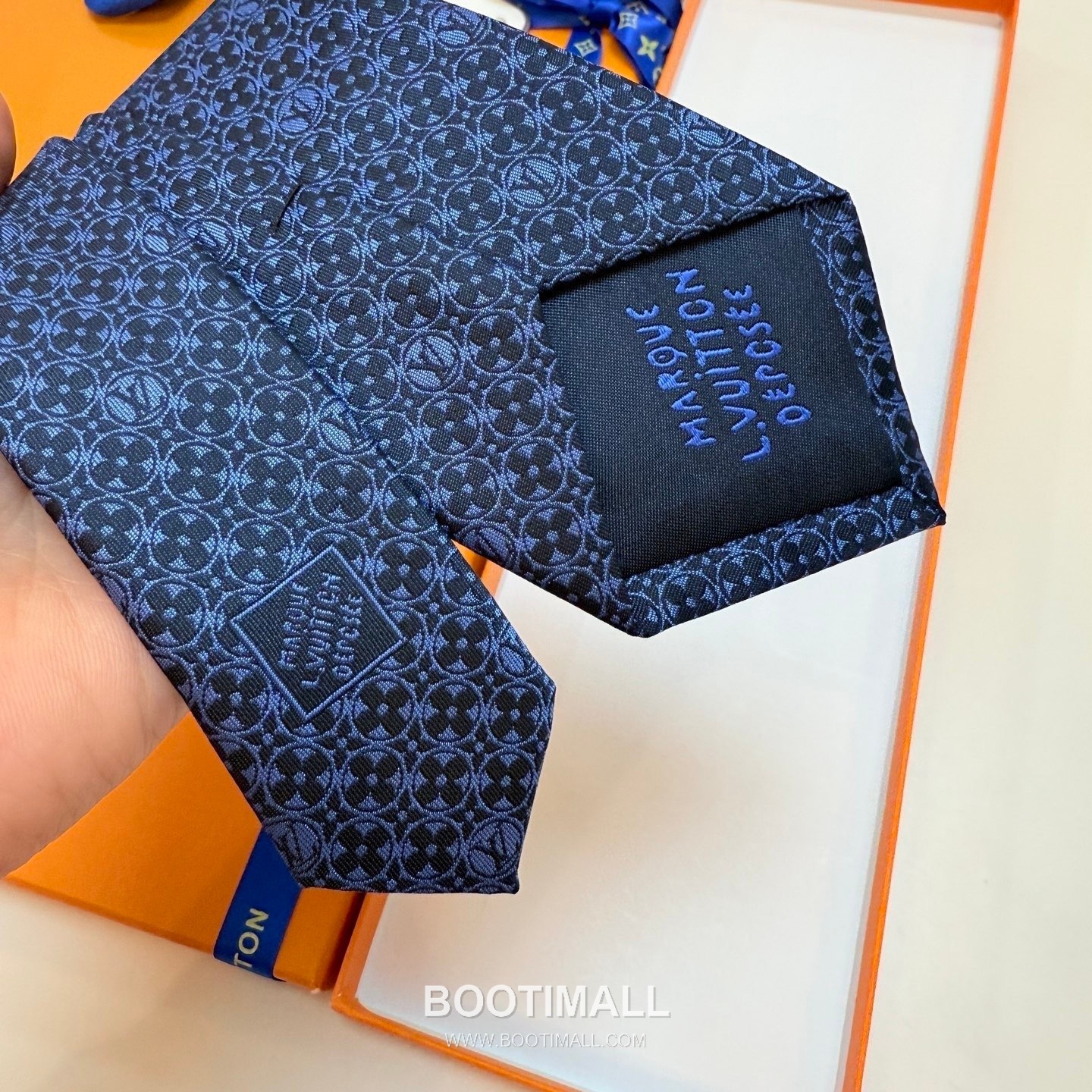 Louis Vuitton Monogram Flower Tie Silk Jacquard Elegant Base Tone 루이비통 모노그램 플라워 넥타이 실크 자카드 우아한 베이스 톤 9