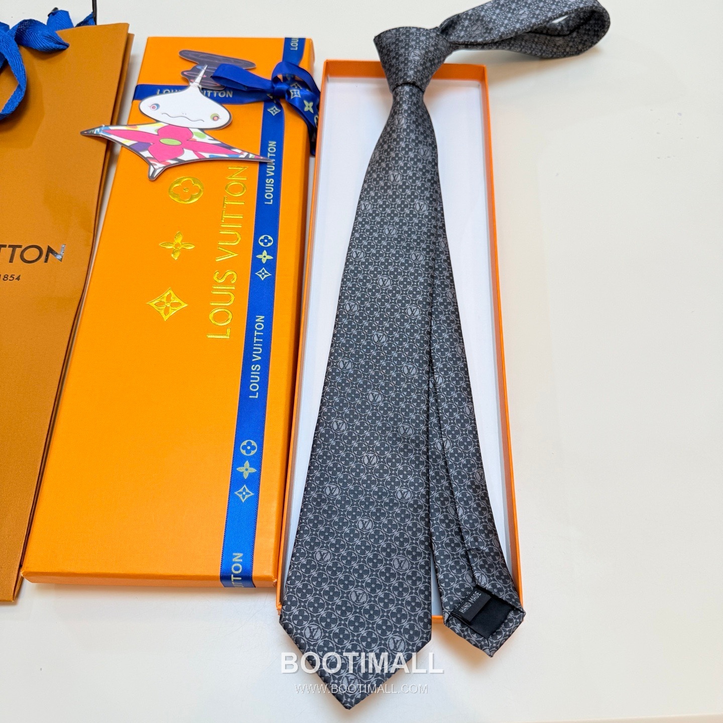 Louis Vuitton Monogram Flower Tie Silk Jacquard Elegant Base Tone 루이비통 모노그램 플라워 넥타이 실크 자카드 우아한 베이스 톤 3