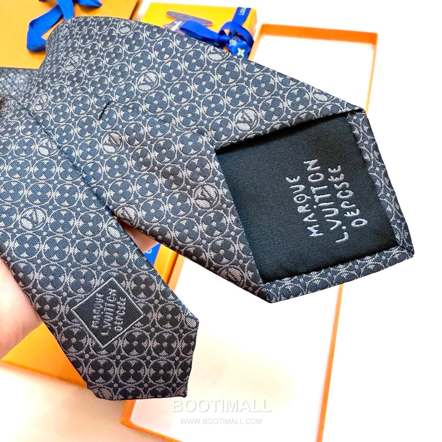 Louis Vuitton Monogram Flower Tie Silk Jacquard Elegant Base Tone 루이비통 모노그램 플라워 넥타이 실크 자카드 우아한 베이스 톤 10