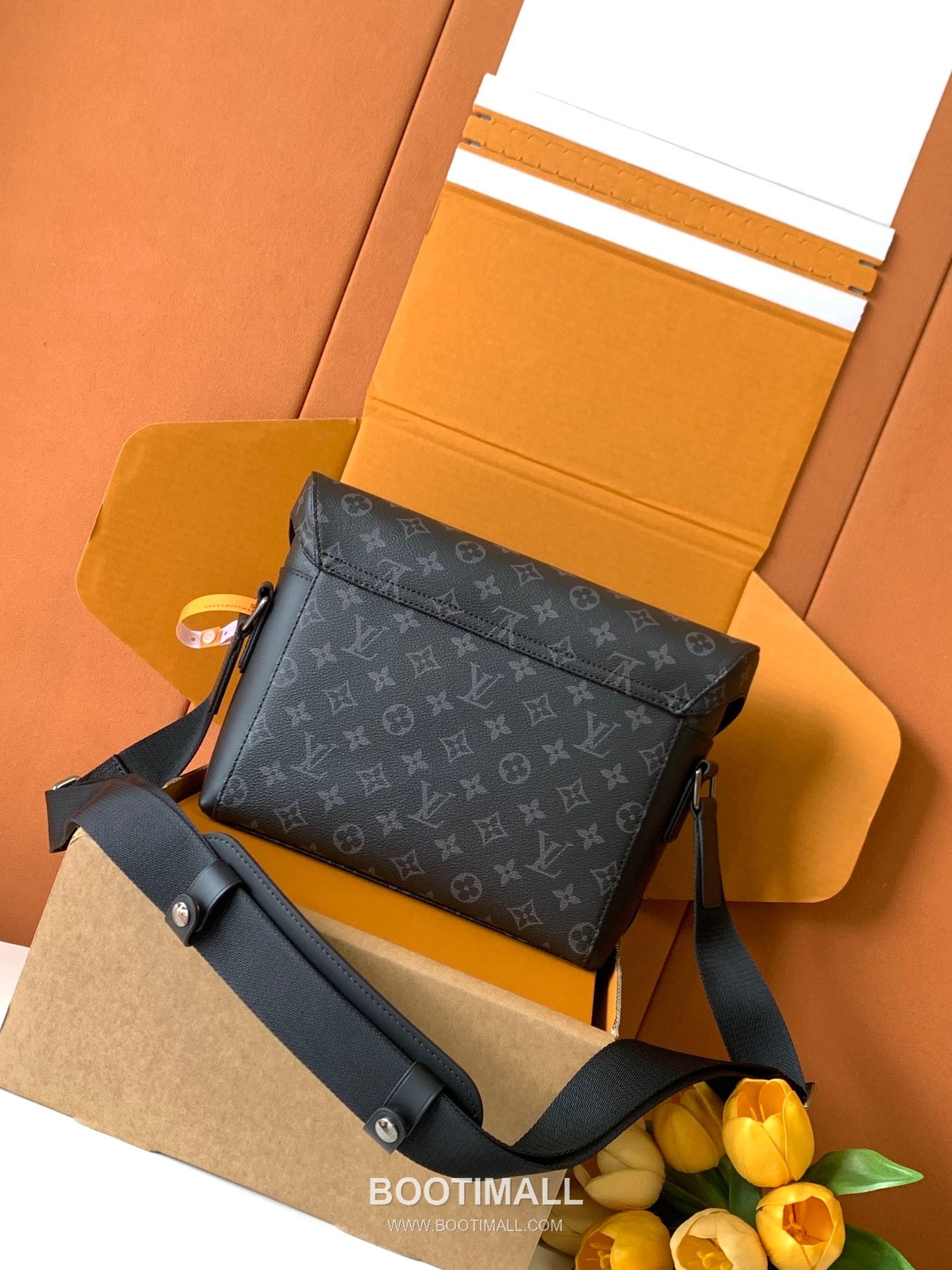 Bulgari Voyager Small Messenger Italian Grade A Leather Black Messenger Bag 호간 보이저 스몰 메신저 이탈리아 A급 가죽 블랙 메신저백 33cm 3