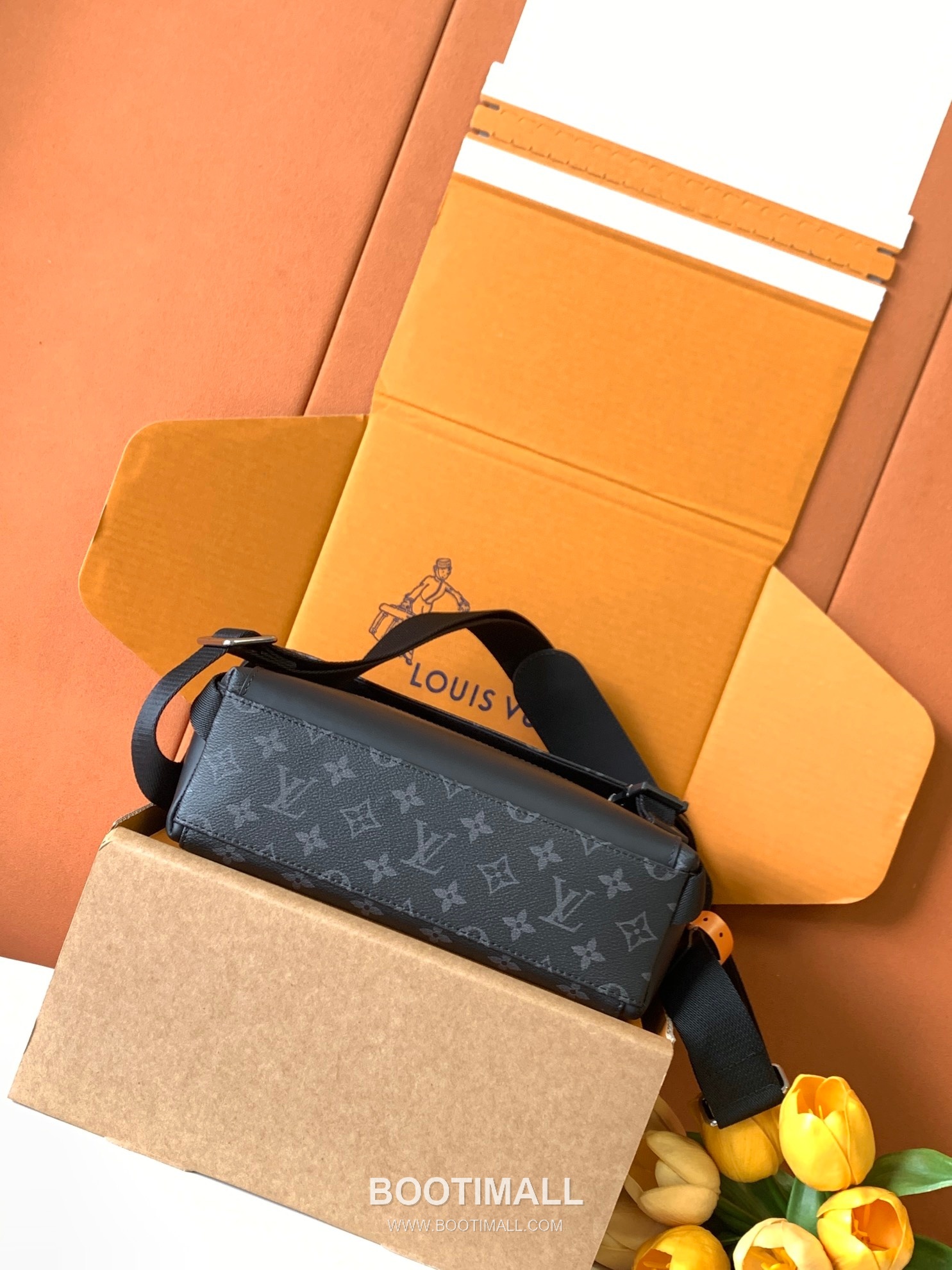 Bulgari Voyager Small Messenger Italian Grade A Leather Black Messenger Bag 호간 보이저 스몰 메신저 이탈리아 A급 가죽 블랙 메신저백 33cm 4