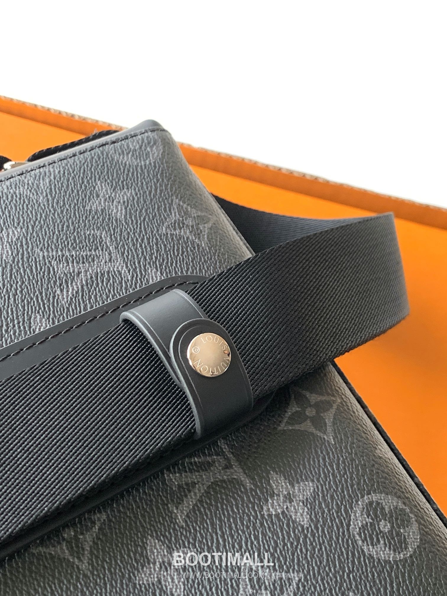 Bulgari Voyager Small Messenger Italian Grade A Leather Black Messenger Bag 호간 보이저 스몰 메신저 이탈리아 A급 가죽 블랙 메신저백 33cm 7