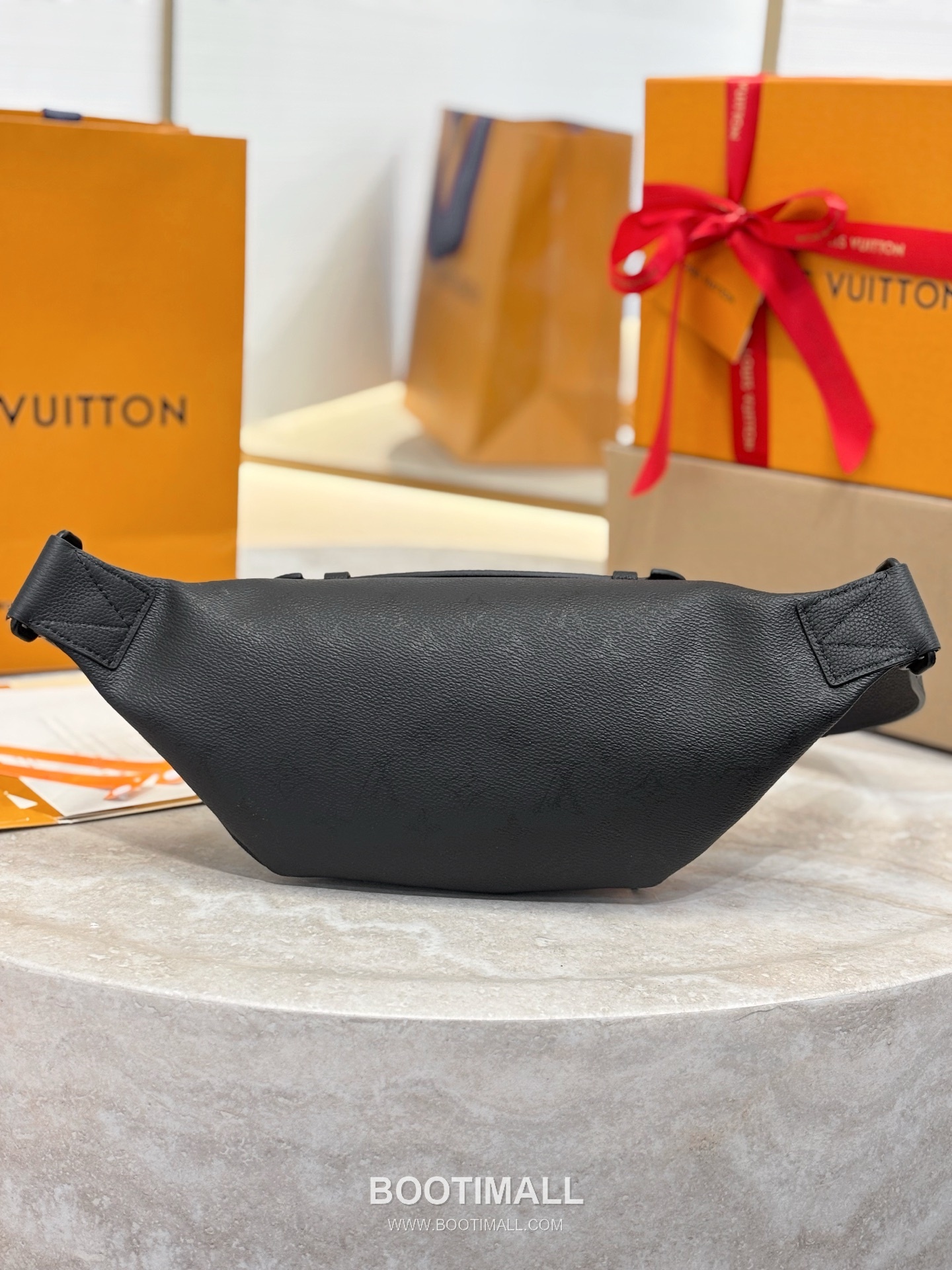 Celine Rush Waist Bag Monogram Canvas Black 셀린느 러시 웨이스트 백 모노그램 캔버스 블랙 30cm 3