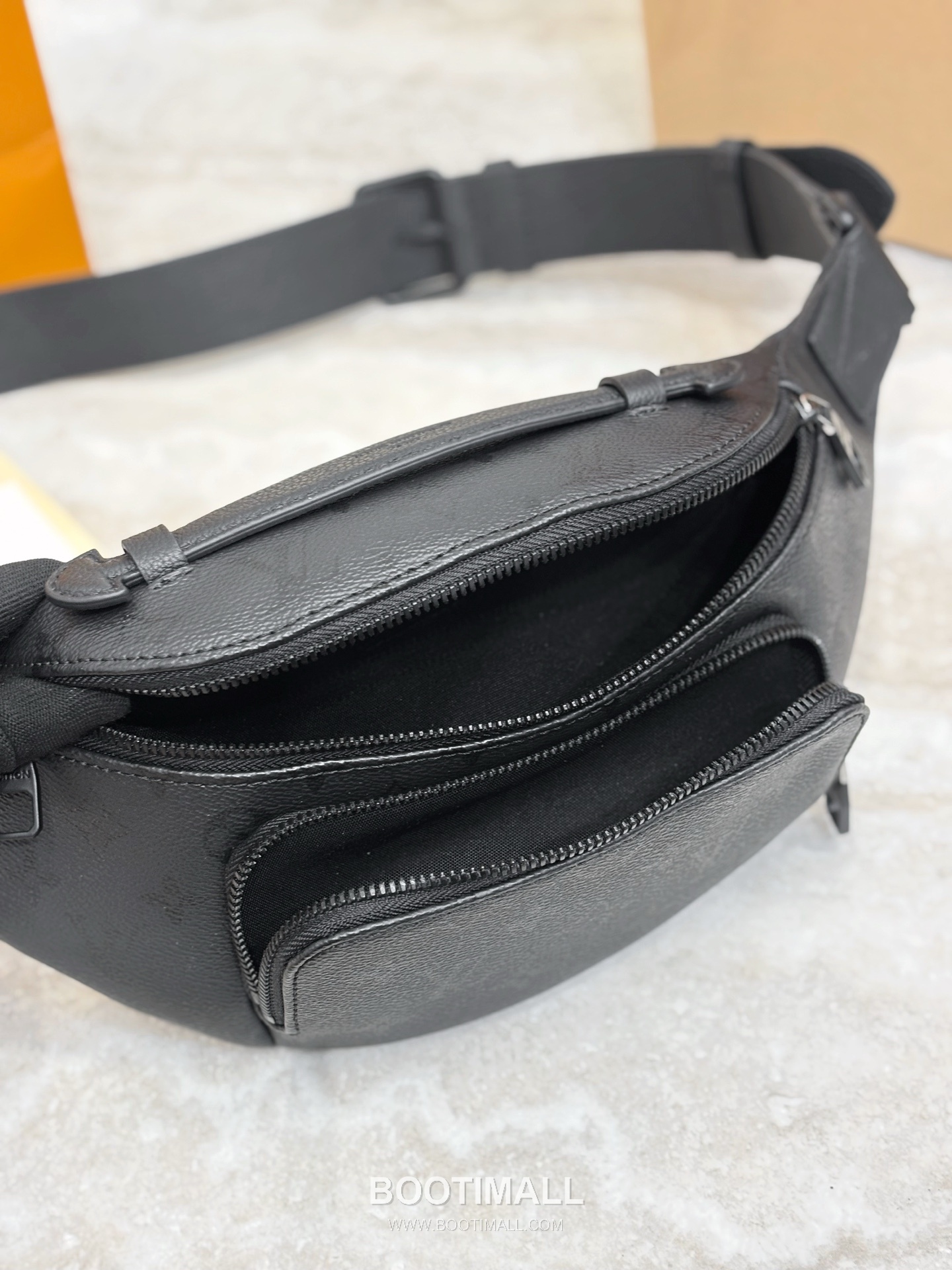 Celine Rush Waist Bag Monogram Canvas Black 셀린느 러시 웨이스트 백 모노그램 캔버스 블랙 30cm 4