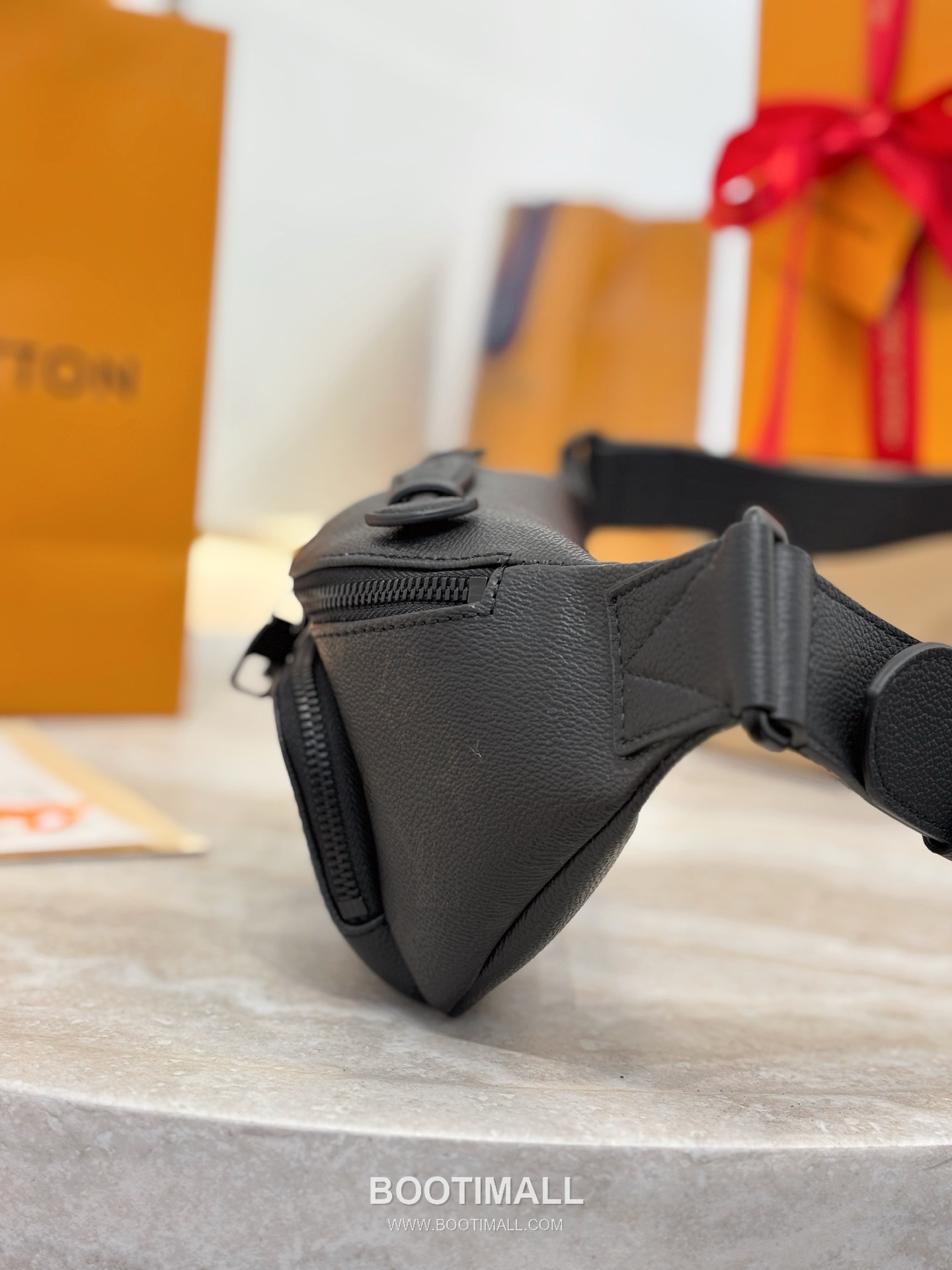 Celine Rush Waist Bag Monogram Canvas Black 셀린느 러시 웨이스트 백 모노그램 캔버스 블랙 30cm 5