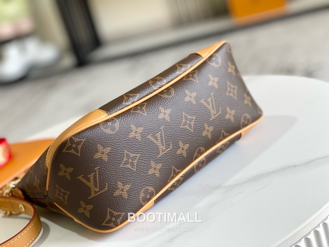 Louis Vuitton Monogram Pochette Bag Italian Leather Brown 루이비통 모노그램 포쉐트 백 이탈리아 가죽 브라운 29x16x9.5cm 4