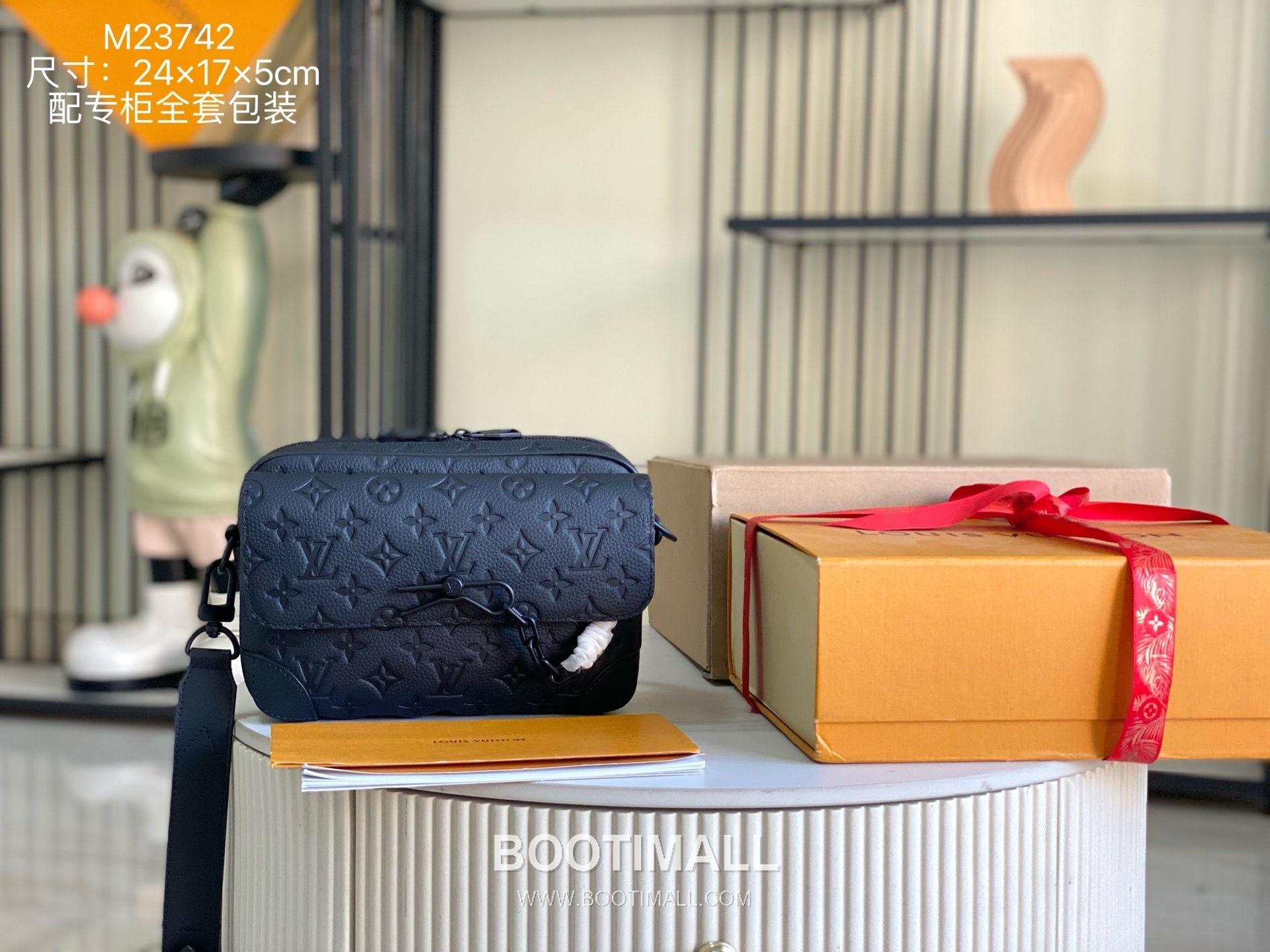 Celine Leather Bag Italian Grade A Leather, Steel Hardware Black 셀린느 M23742 가죽 가방 이탈리아 A급 가죽, 스틸 하드웨어 블랙 24x17x5cm 1