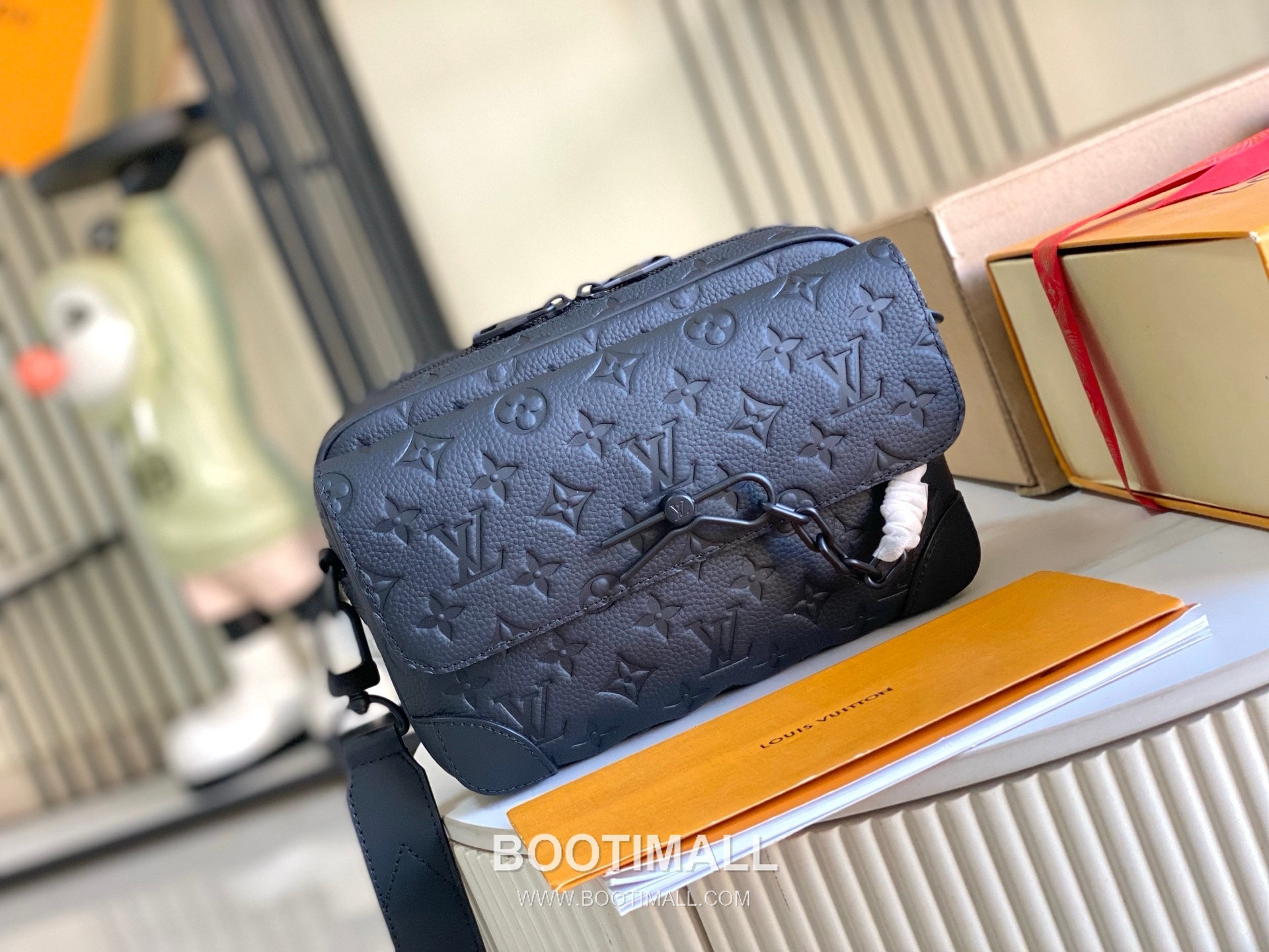 Celine Leather Bag Italian Grade A Leather, Steel Hardware Black 셀린느 M23742 가죽 가방 이탈리아 A급 가죽, 스틸 하드웨어 블랙 24x17x5cm 2