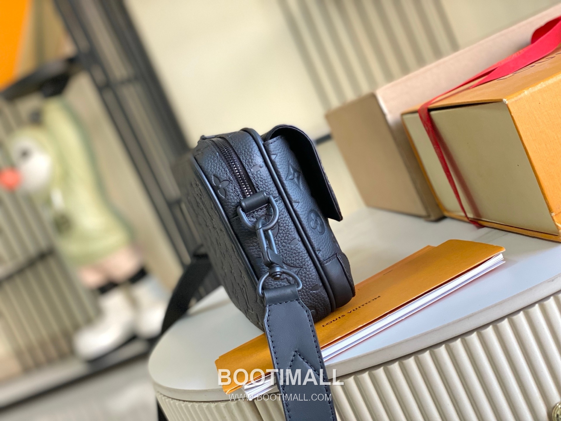 Celine Leather Bag Italian Grade A Leather, Steel Hardware Black 셀린느 M23742 가죽 가방 이탈리아 A급 가죽, 스틸 하드웨어 블랙 24x17x5cm 3