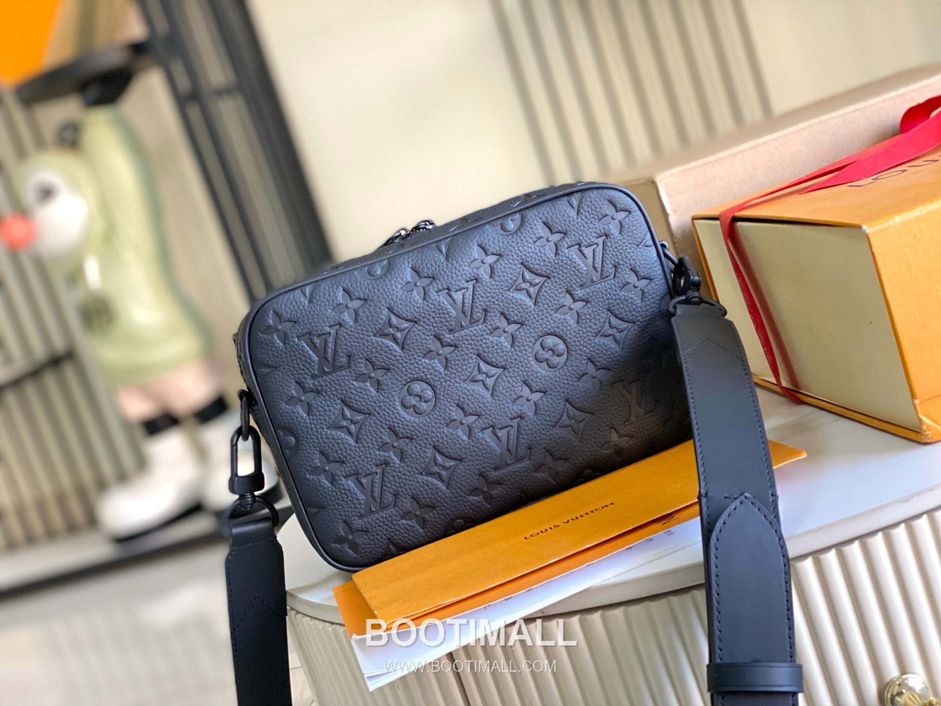 Celine Leather Bag Italian Grade A Leather, Steel Hardware Black 셀린느 M23742 가죽 가방 이탈리아 A급 가죽, 스틸 하드웨어 블랙 24x17x5cm 4