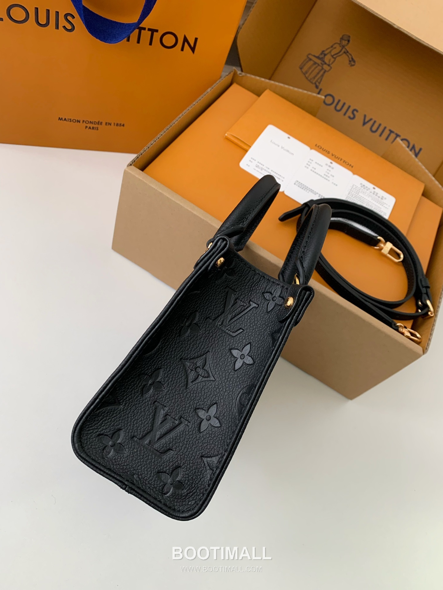 Celine Full Leather Bag Full Grain Leather Black Handbag 셀린느 풀 레더 백 M46993 풀 그레인 가죽 블랙 핸드백 18cm 7