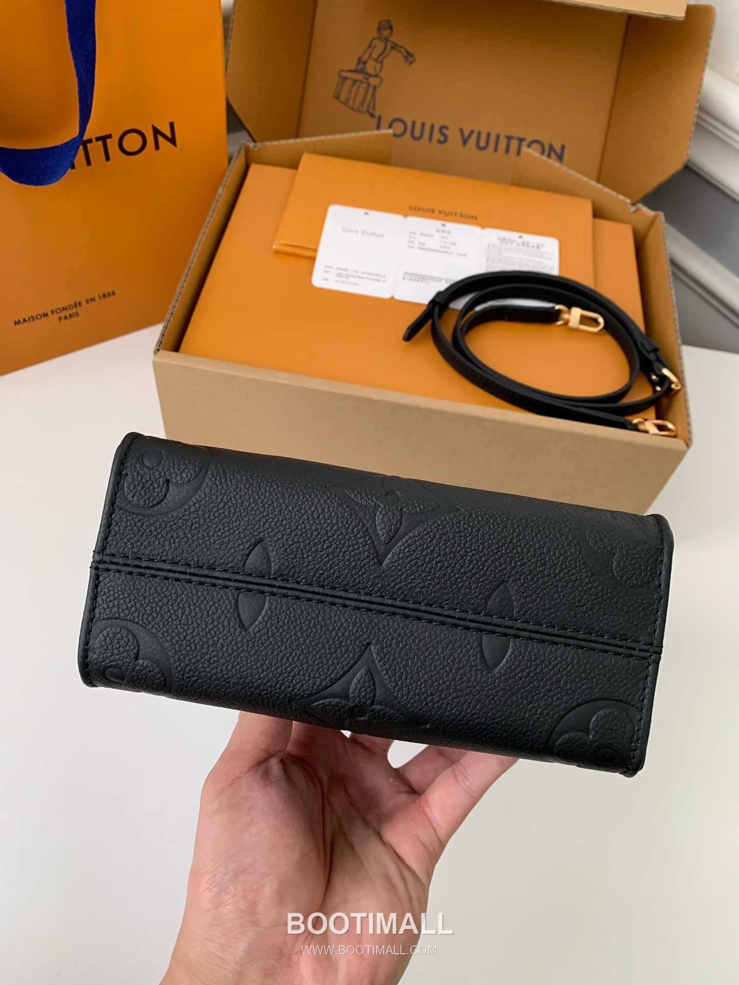 Celine Full Leather Bag Full Grain Leather Black Handbag 셀린느 풀 레더 백 M46993 풀 그레인 가죽 블랙 핸드백 18cm 8