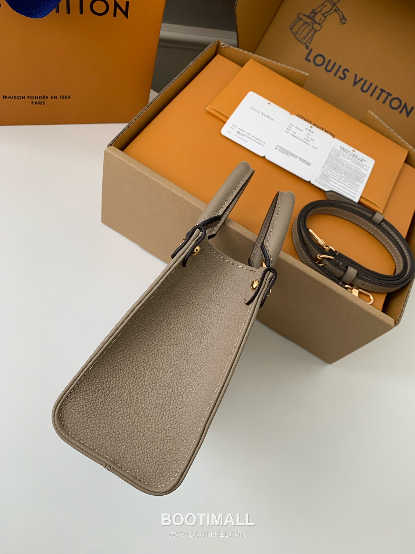 Celine Full Leather Bag Full Leather Beige Handbag 셀린느 전피 핸드백 M47054 전피 베이지 18cm 6