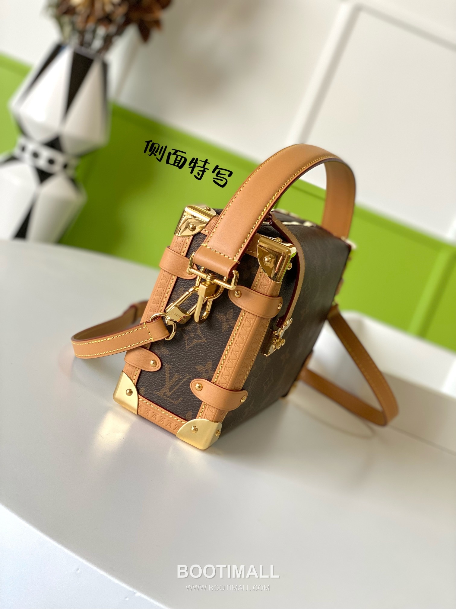 Celine Side Trunk Grained Calfskin Black Shoulder Bag 셀린느 사이드 트렁크 그레인드 카프스킨 블랙 숄더백 21cm 2