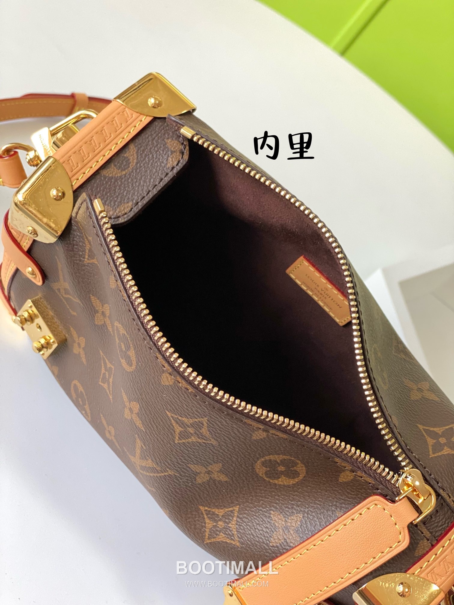 Celine Side Trunk Grained Calfskin Black Shoulder Bag 셀린느 사이드 트렁크 그레인드 카프스킨 블랙 숄더백 21cm 8