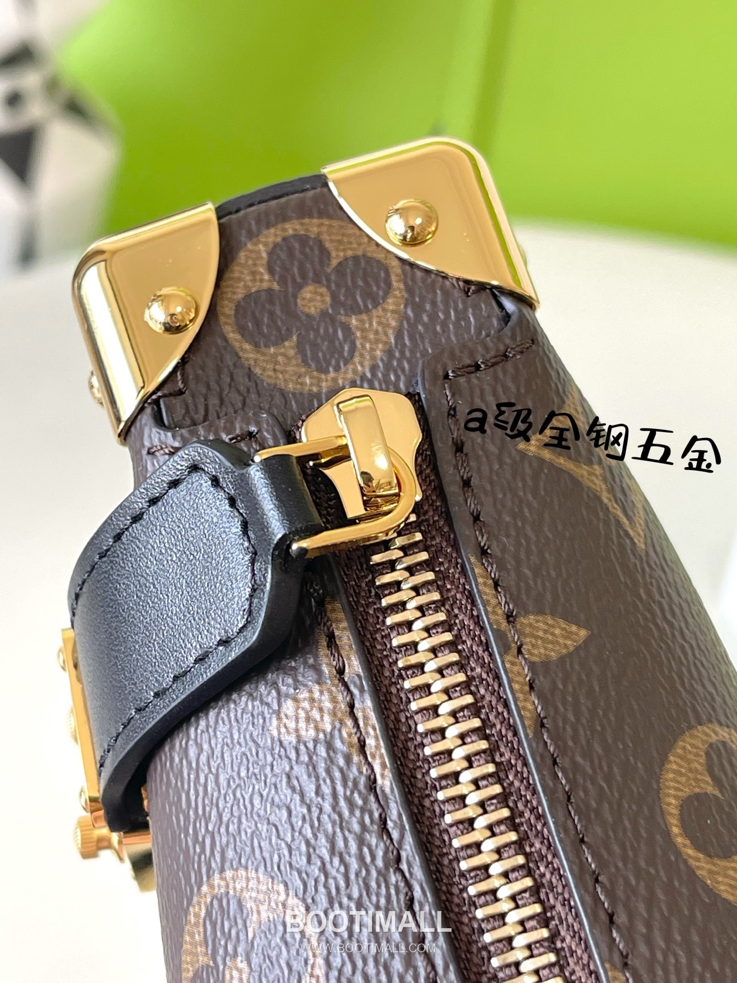 Celine Slim Trunk Monogram Canvas and Calfskin Brown Handbag 셀린느 슬림 트렁크 모노그램 캔버스 및 송아지가죽 브라운 핸드백 23cm 8