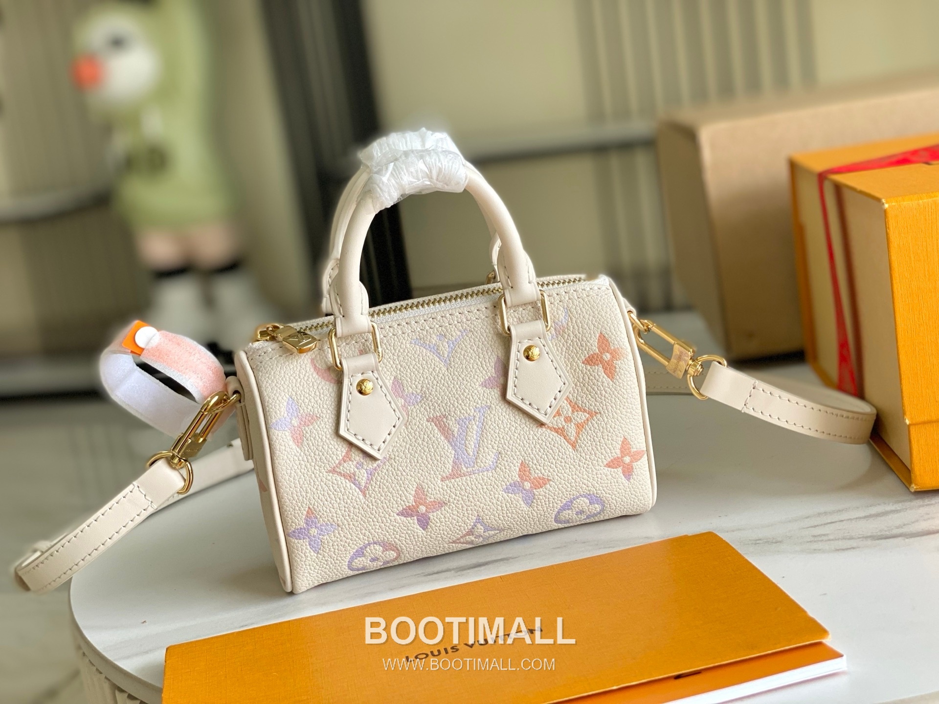 Celine Shoulder Bag Italian A-grade Leather White 셀린느 M25591 숄더 백 이탈리아 A급 가죽 화이트 16x10x7.5cm 2