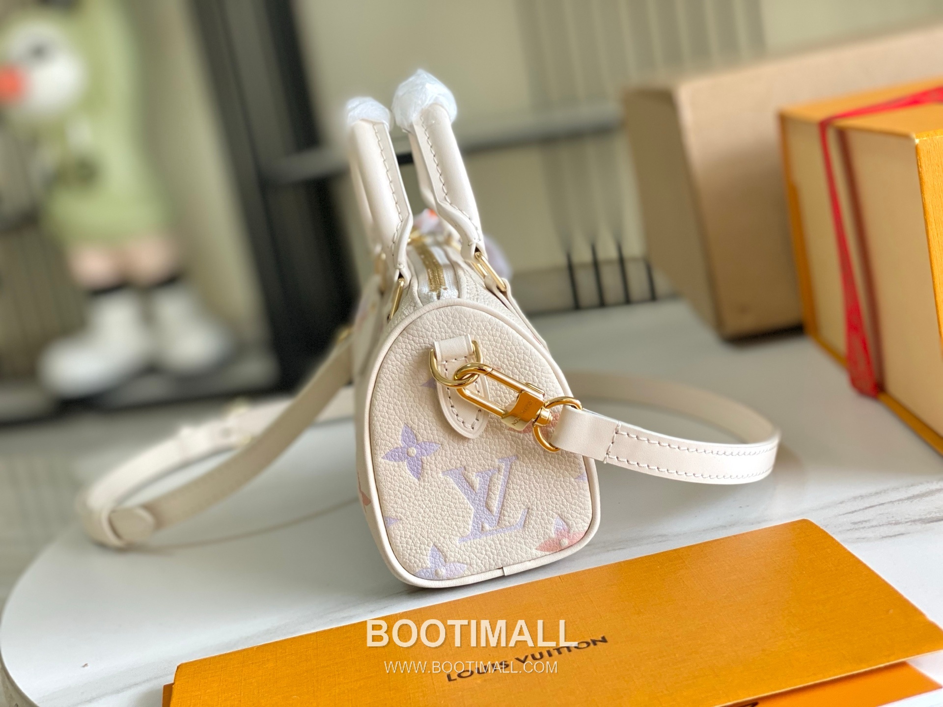 Celine Shoulder Bag Italian A-grade Leather White 셀린느 M25591 숄더 백 이탈리아 A급 가죽 화이트 16x10x7.5cm 3