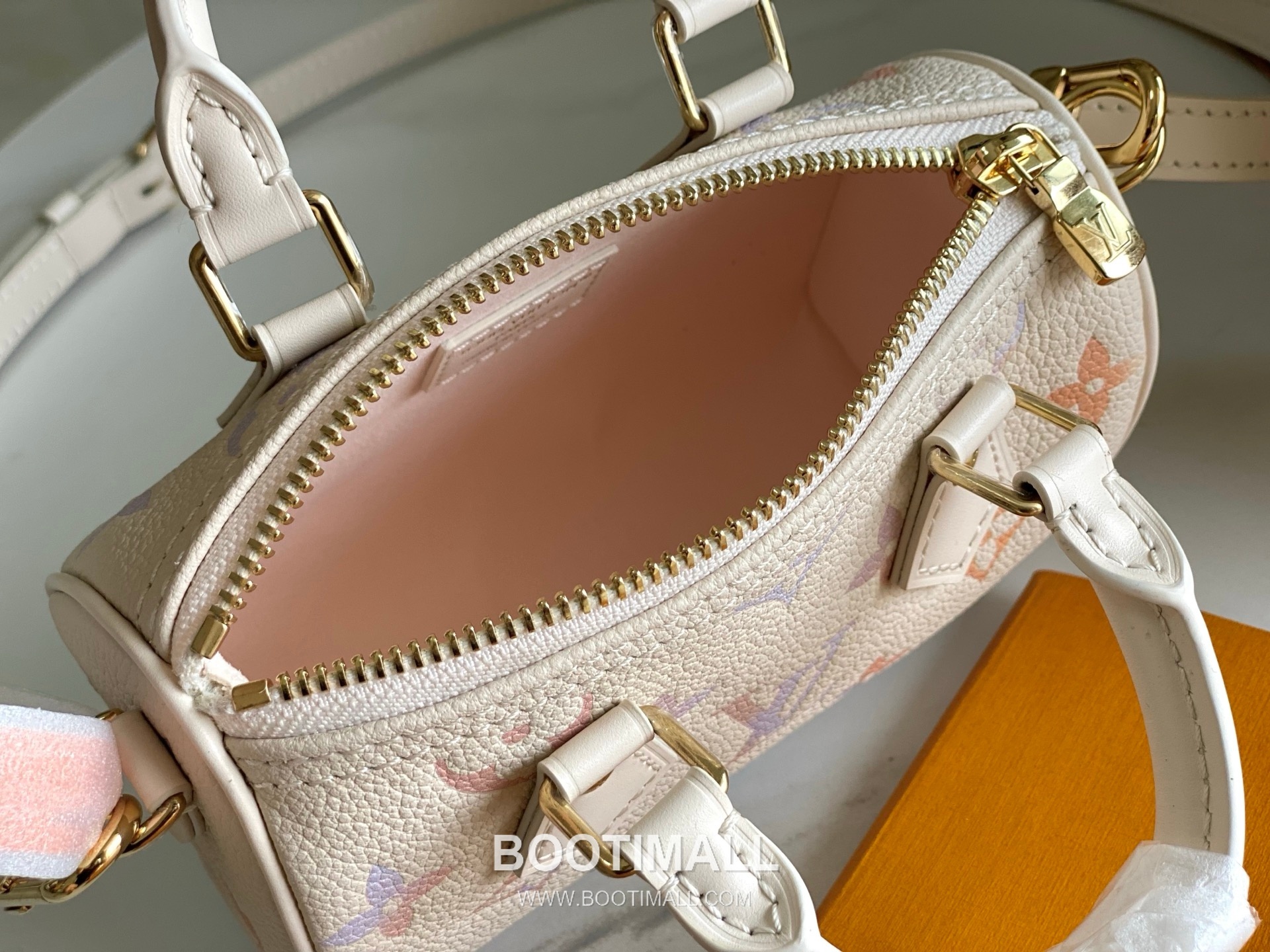 Celine Shoulder Bag Italian A-grade Leather White 셀린느 M25591 숄더 백 이탈리아 A급 가죽 화이트 16x10x7.5cm 8