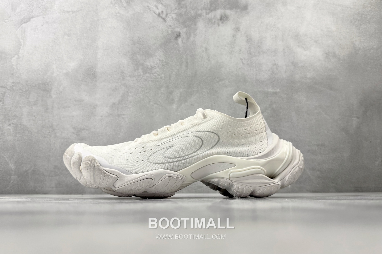 Balenciaga Anatomic Runner Textile White Sneakers 발렌시아가 아나토믹 러너 텍스타일 화이트 스니커즈 1