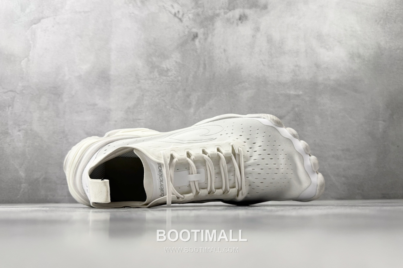 Balenciaga Anatomic Runner Textile White Sneakers 발렌시아가 아나토믹 러너 텍스타일 화이트 스니커즈 3