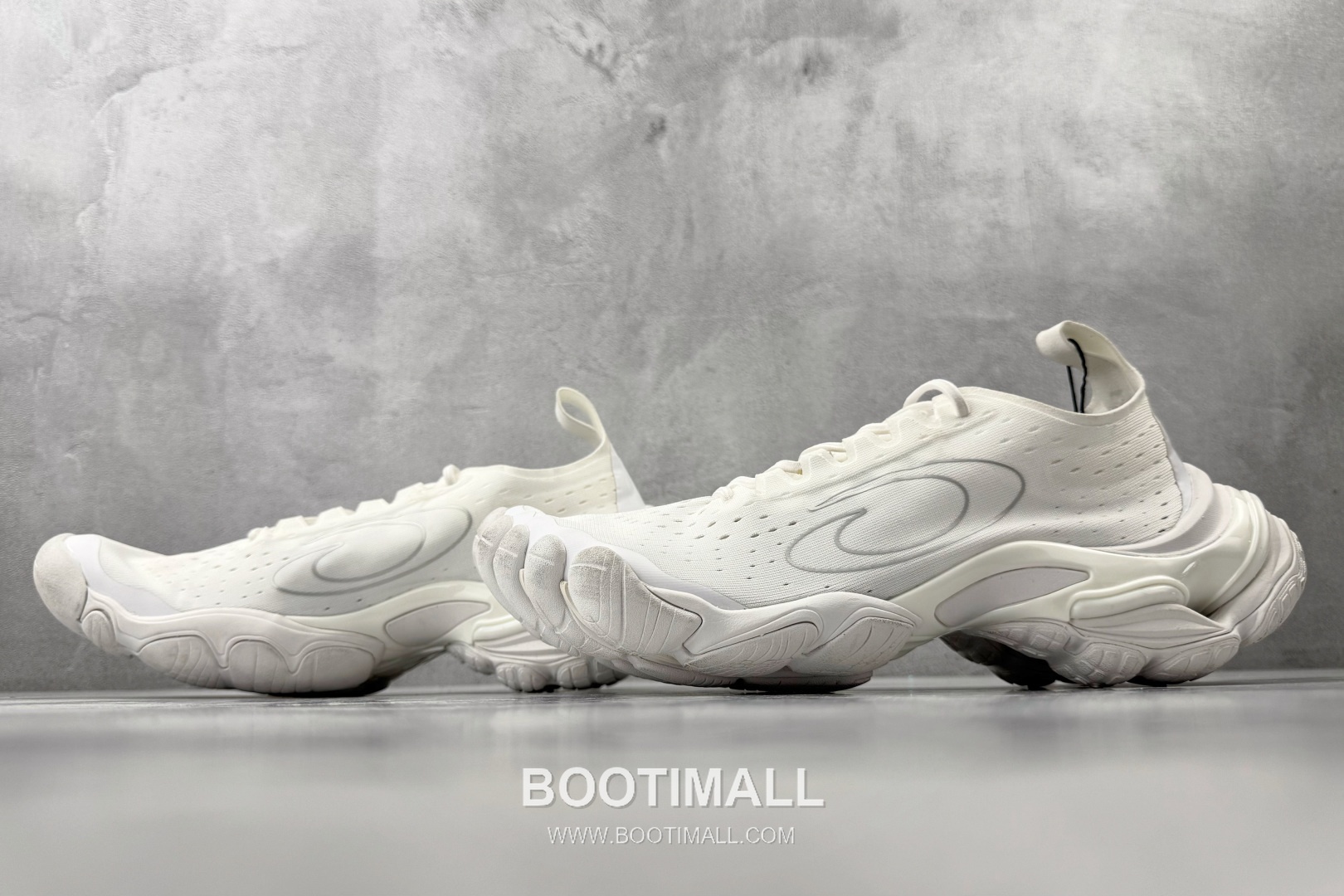 Balenciaga Anatomic Runner Textile White Sneakers 발렌시아가 아나토믹 러너 텍스타일 화이트 스니커즈 5