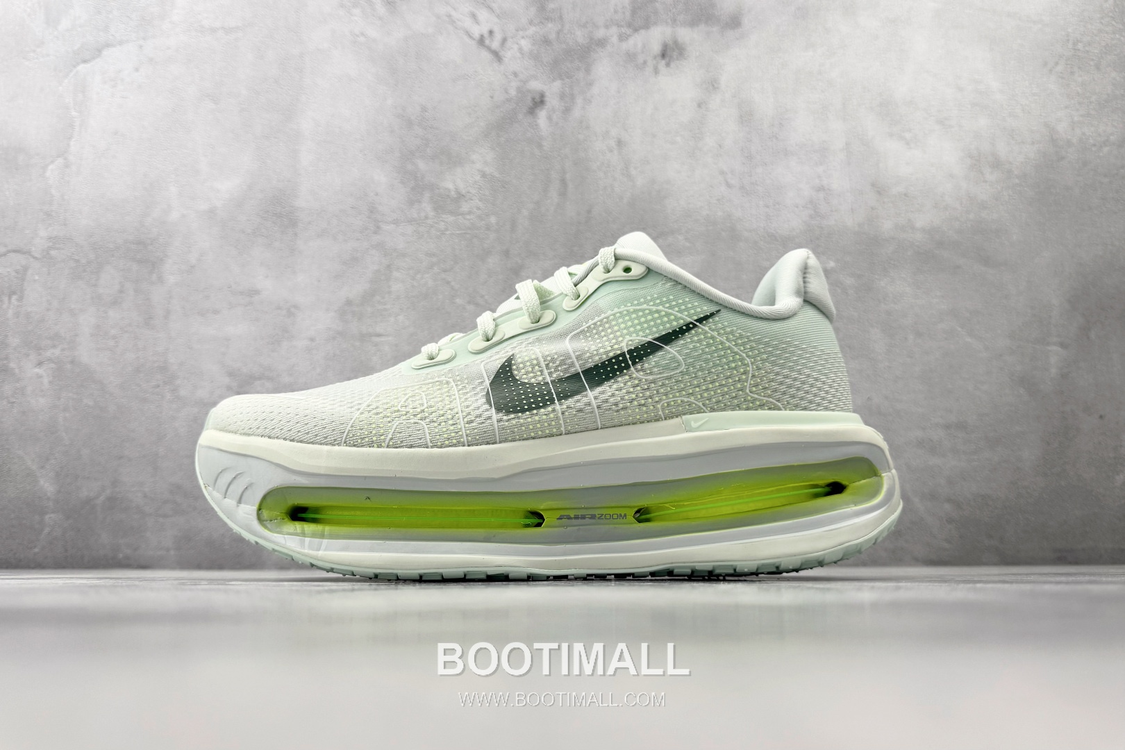 Nike Vomero Premium Mesh Textile Green Sneakers 보메로 프리미엄 메쉬 텍스타일 그린 스니커즈 1