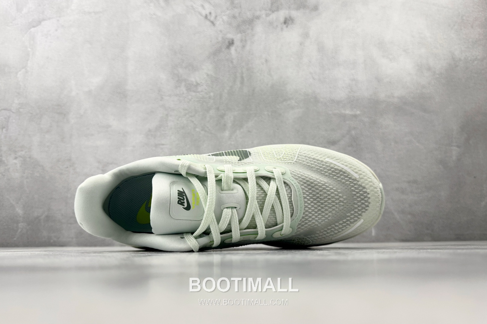 Nike Vomero Premium Mesh Textile Green Sneakers 보메로 프리미엄 메쉬 텍스타일 그린 스니커즈 3