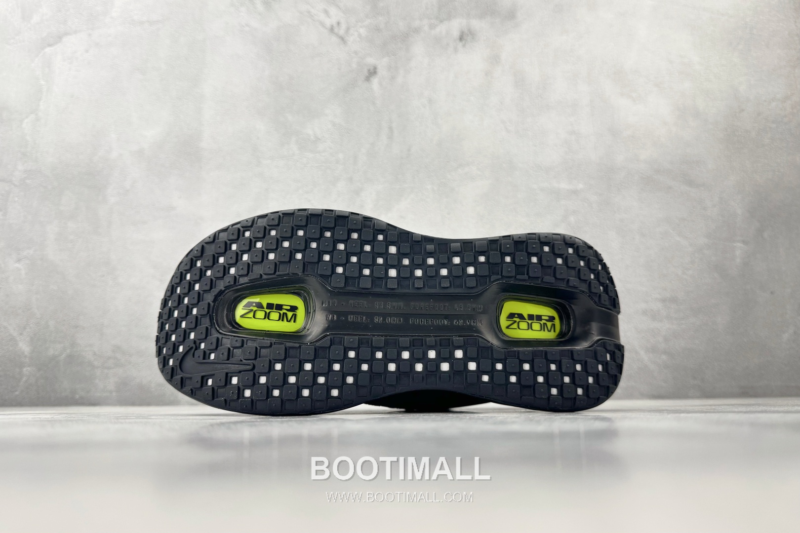 Nike Vomero Premium Mesh Textile Black Sneakers 보메로 프리미엄 메쉬 텍스타일 블랙 스니커즈 4