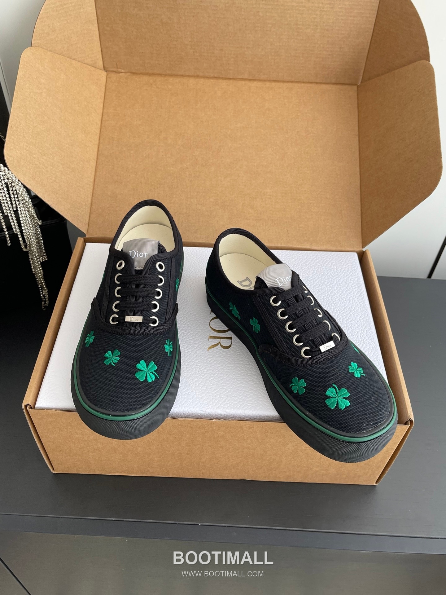 Dior Embroidered Low-Top Sneaker Canvas, Breathable Textile Beige Sneakers 디올 자수 로우탑 스니커즈 캔버스, 통기성 텍스타일 베이지 6