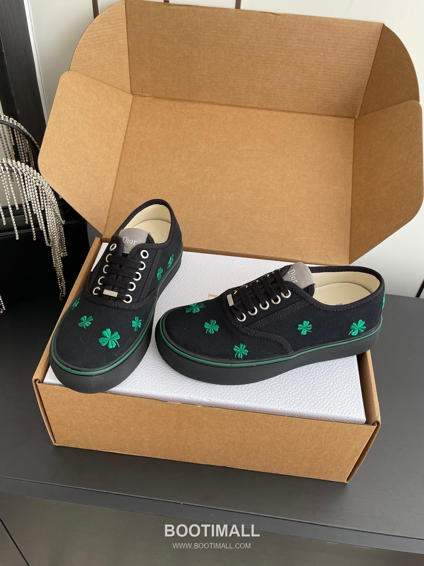 Dior Embroidered Low-Top Sneaker Canvas, Breathable Textile Beige Sneakers 디올 자수 로우탑 스니커즈 캔버스, 통기성 텍스타일 베이지 7