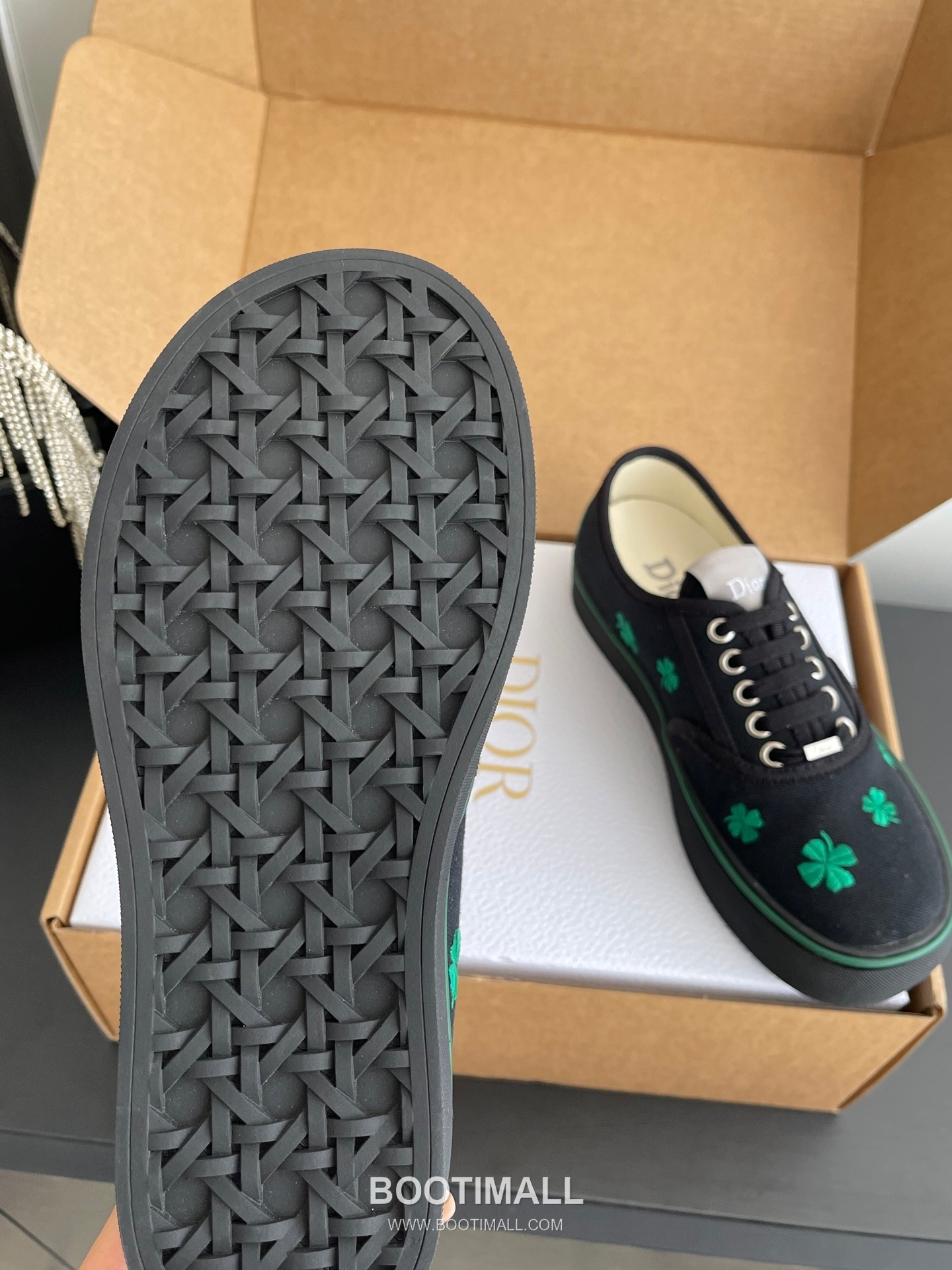 Dior Embroidered Low-Top Sneaker Canvas, Breathable Textile Beige Sneakers 디올 자수 로우탑 스니커즈 캔버스, 통기성 텍스타일 베이지 8