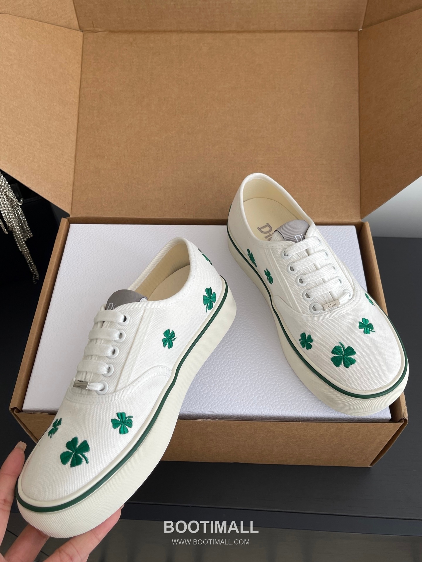 Dior Embroidered Low-Top Sneaker Canvas, Breathable Textile Beige Sneakers 디올 자수 로우탑 스니커즈 캔버스, 통기성 텍스타일 베이지 3