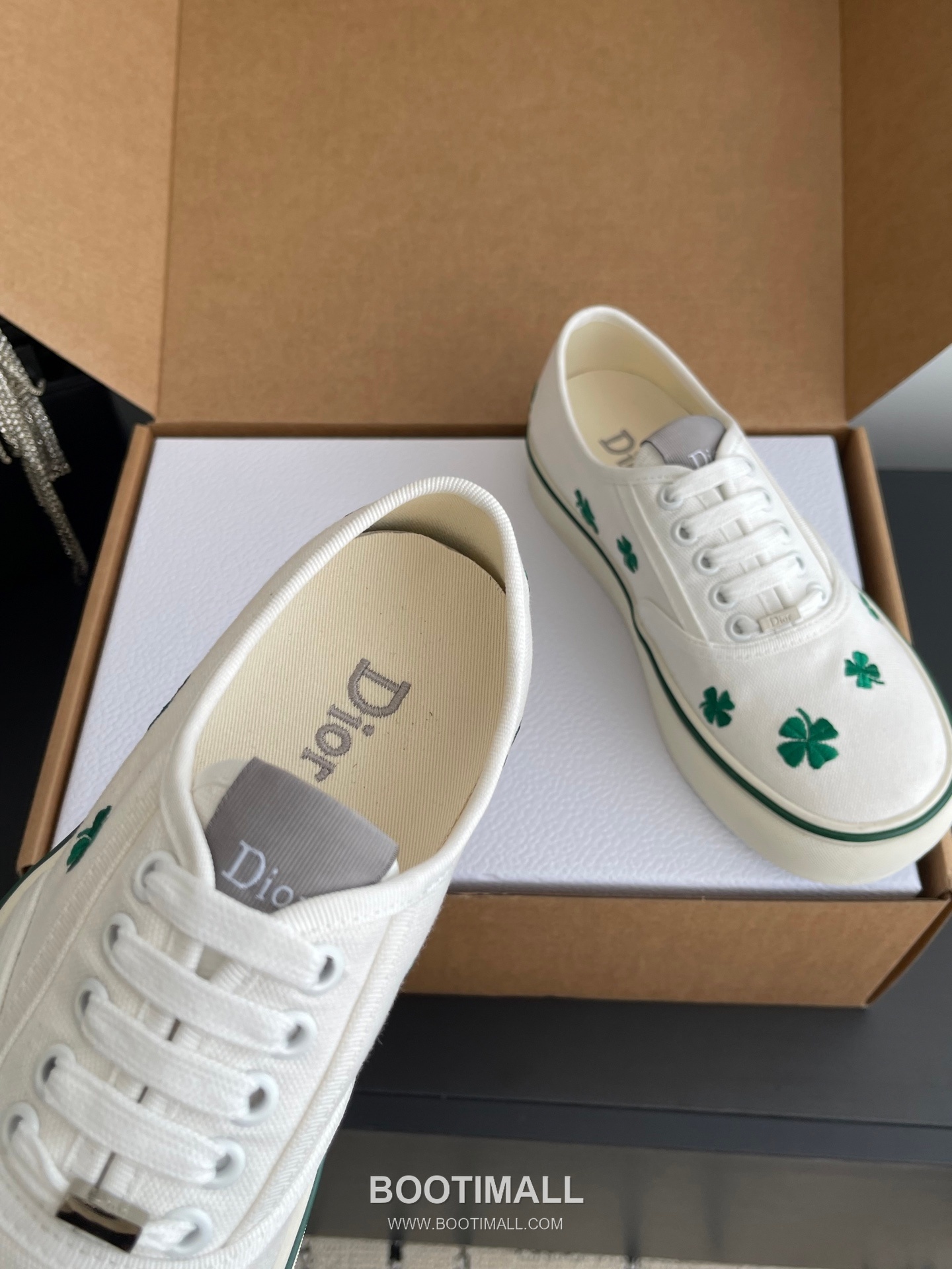 Dior Embroidered Low-Top Sneaker Canvas, Breathable Textile Beige Sneakers 디올 자수 로우탑 스니커즈 캔버스, 통기성 텍스타일 베이지 4