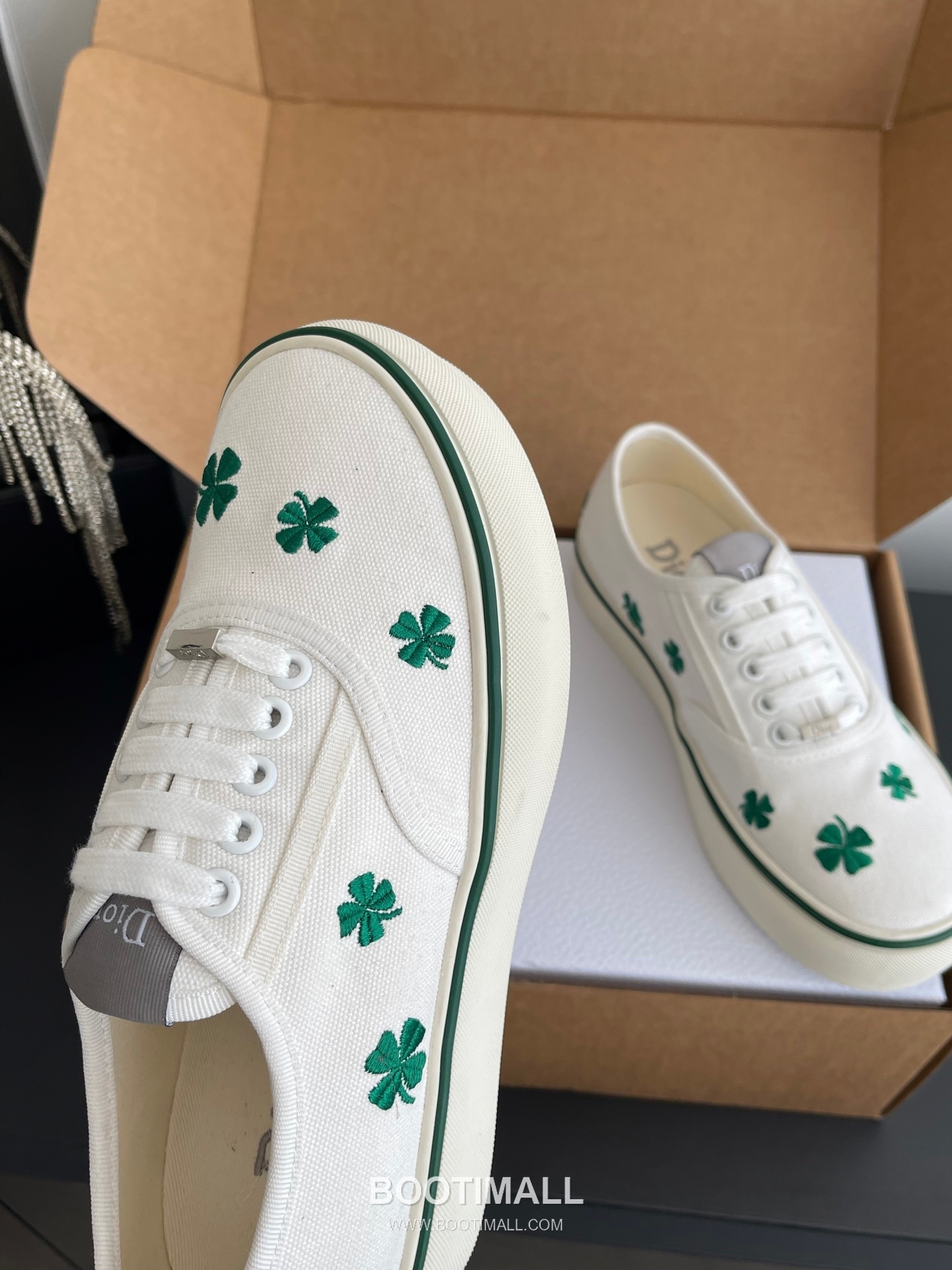 Dior Embroidered Low-Top Sneaker Canvas, Breathable Textile Beige Sneakers 디올 자수 로우탑 스니커즈 캔버스, 통기성 텍스타일 베이지 5