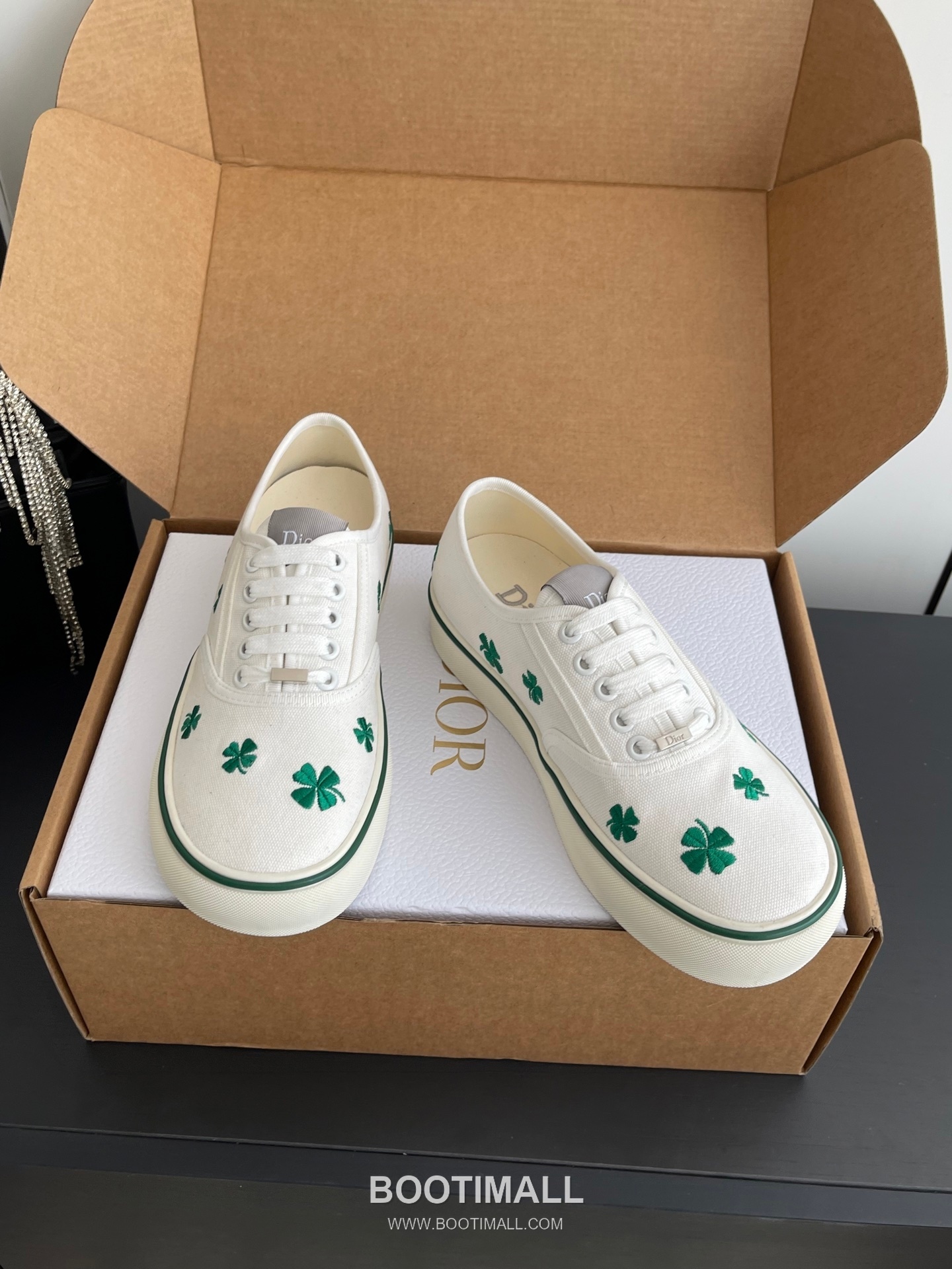 Dior Embroidered Low-Top Sneaker Canvas, Breathable Textile Beige Sneakers 디올 자수 로우탑 스니커즈 캔버스, 통기성 텍스타일 베이지 6