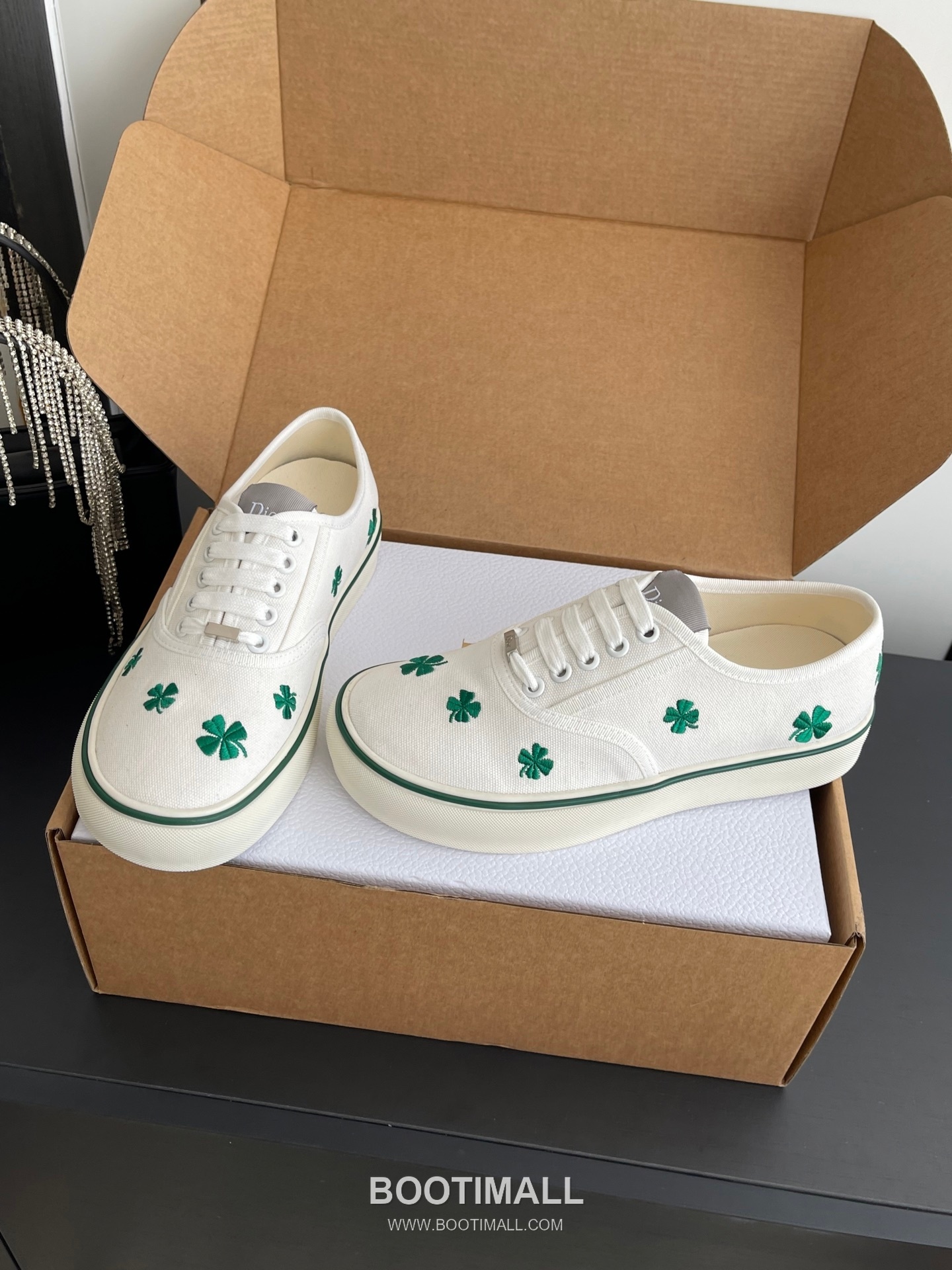 Dior Embroidered Low-Top Sneaker Canvas, Breathable Textile Beige Sneakers 디올 자수 로우탑 스니커즈 캔버스, 통기성 텍스타일 베이지 7